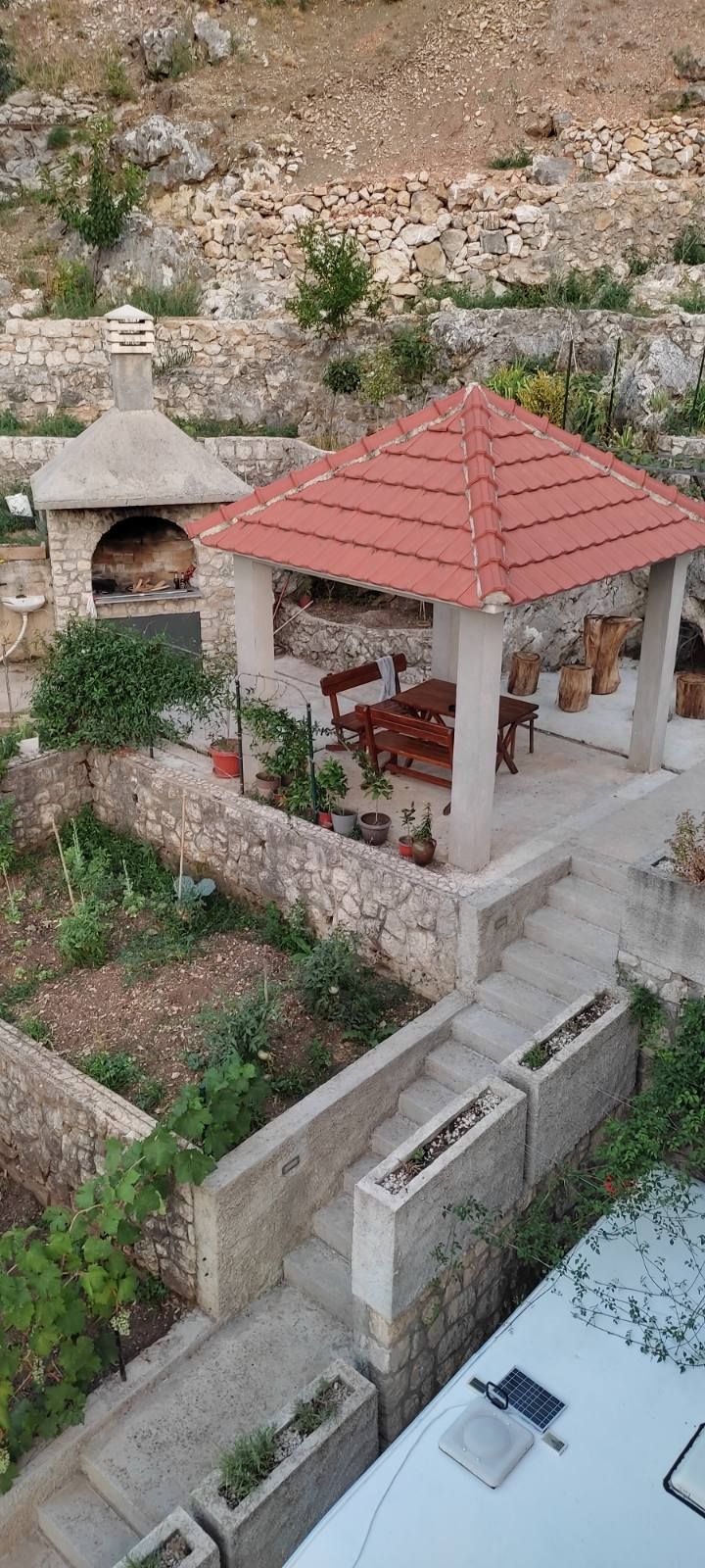 Kuca površine 280m2 i 2000m2 placa, sa panoramskim pogledom na more i grad,Skaljari-Kotor. - Amfora Real Estate