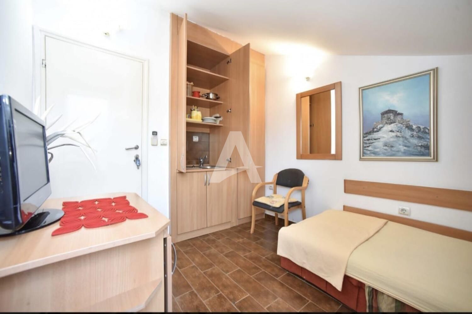 amforaproperty.com/Dupleks stan 82m2 sa panoramskim pogledom na more i grad,fantastična lokacija,Budva.