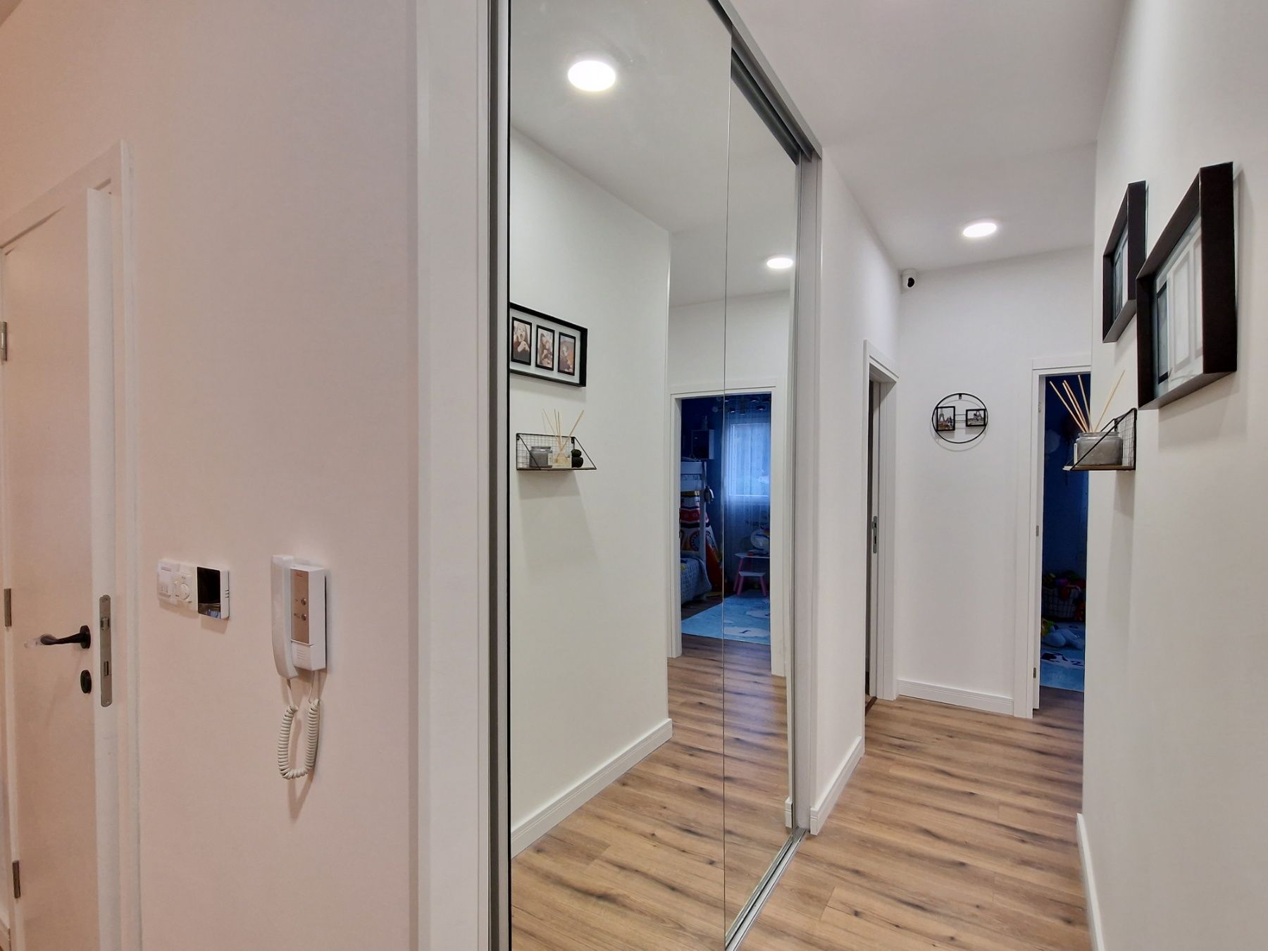 Luksuzan trosoban penthouse 105m2 plus 220m2 terasa sa panoramskim pogledom na more i grad, - Amfora Real Estate