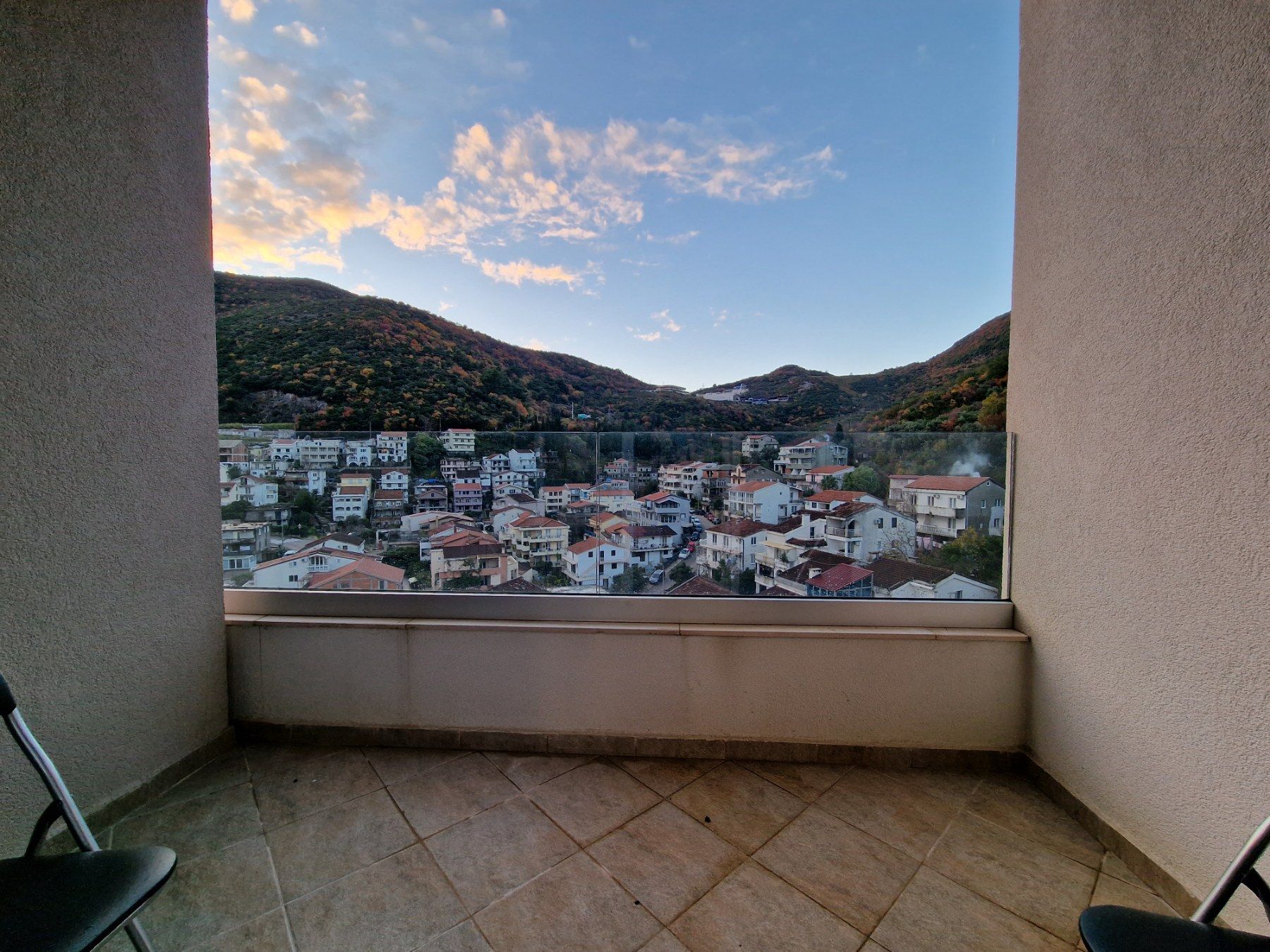 Luksuzan trosoban penthouse 105m2 plus 220m2 terasa sa panoramskim pogledom na more i grad, - Amfora Real Estate