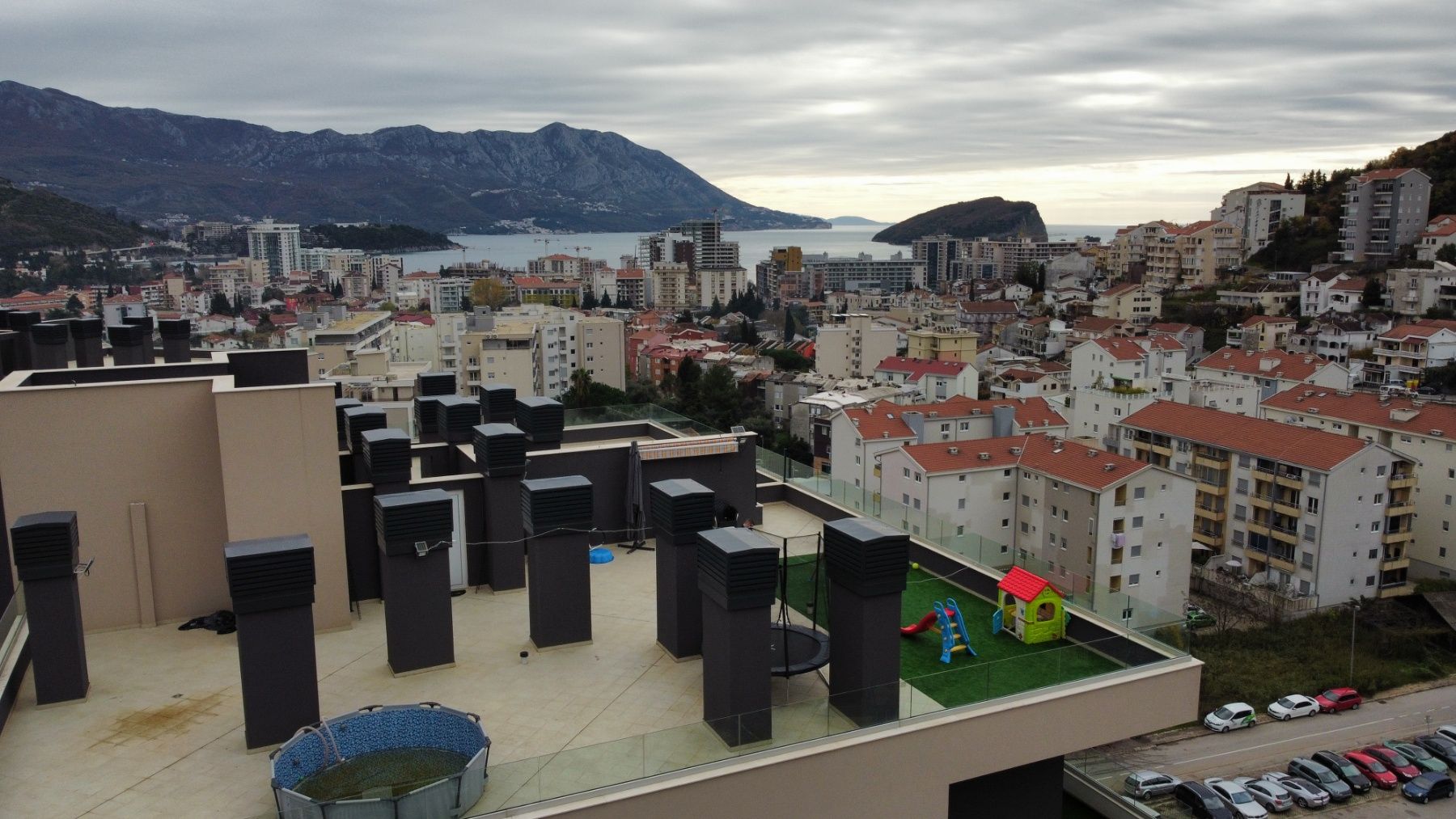 Luksuzan trosoban penthouse 105m2 plus 220m2 terasa sa panoramskim pogledom na more i grad, - Amfora Real Estate