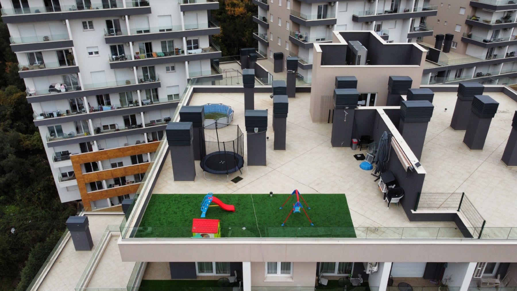 Luksuzan trosoban penthouse 105m2 plus 220m2 terasa sa panoramskim pogledom na more i grad, - Amfora Real Estate