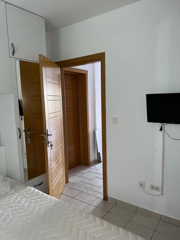 Trosoban namesten stan povrsine 100m2 na prvoj liniji od mora,Petrovac - Amfora Real Estate