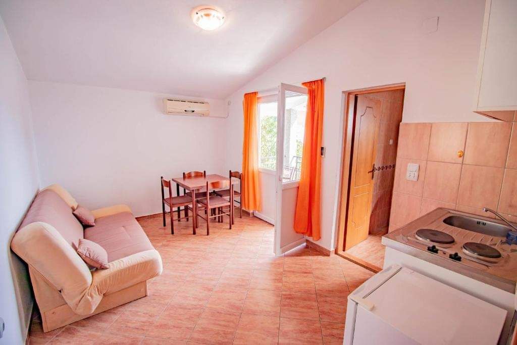 Trosprata kuća 340m2 sa panoramskim pogledom na more,Dobre vode (Veliki pesak),opština Bar. - Amfora Real Estate