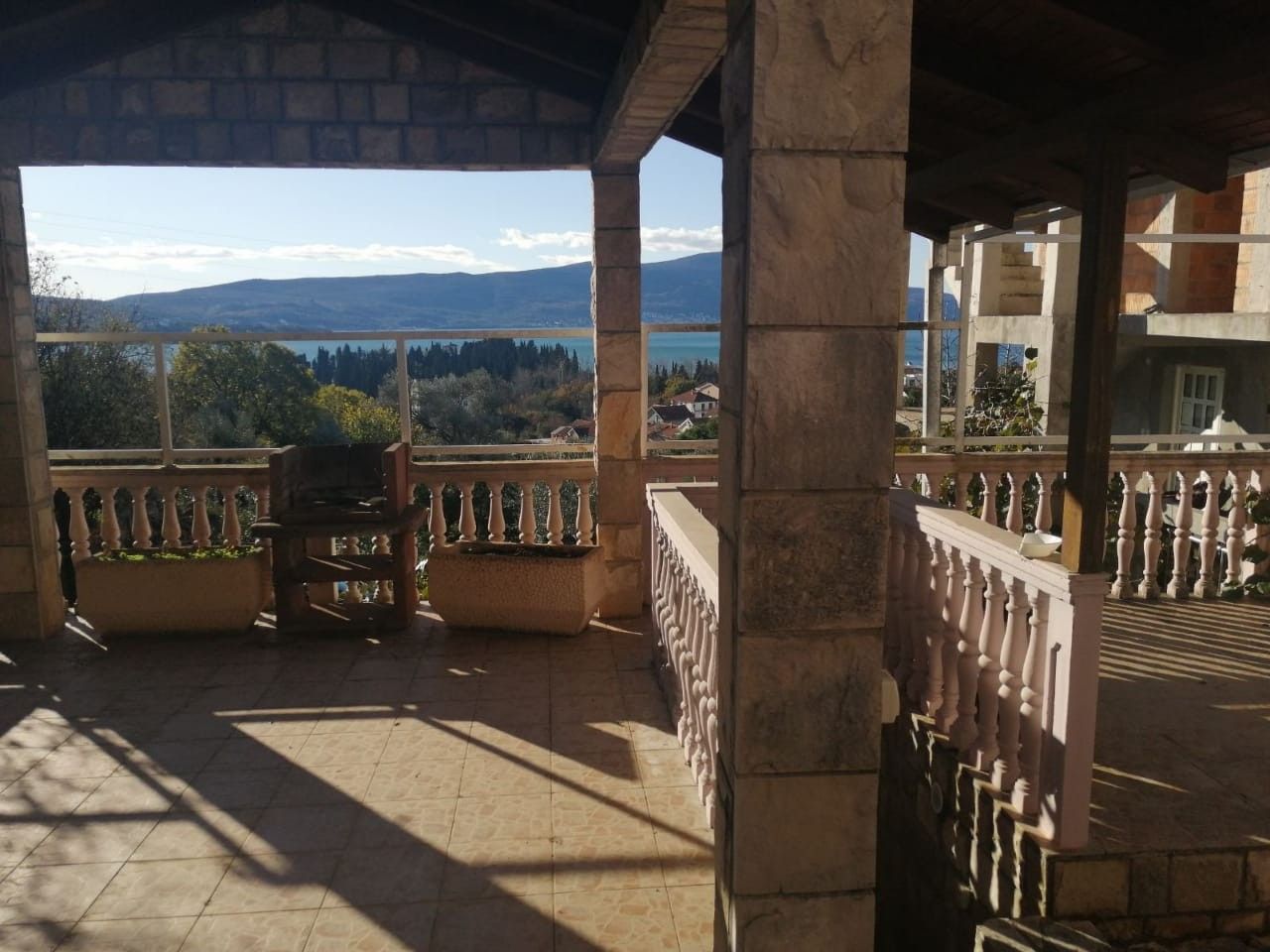 Trospratna kuća 180m2 sa panoramskim pogledom na more,Kava-Tivat. - Amfora Real Estate