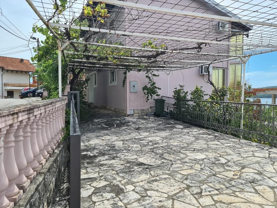 Trospratna kuća 180m2 sa panoramskim pogledom na more,Kava-Tivat. - Amfora Real Estate