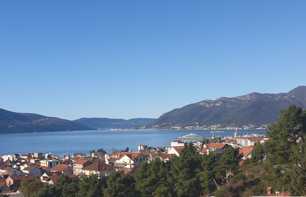 Trospratna kuća 180m2 sa panoramskim pogledom na more,Kava-Tivat. - Amfora Real Estate