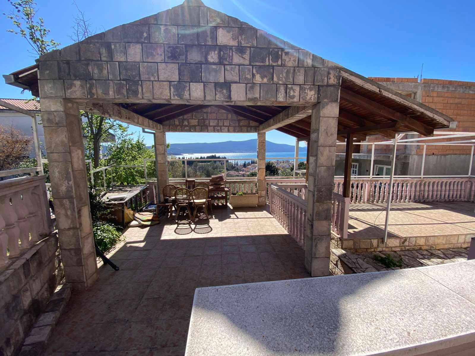 Trospratna kuća 180m2 sa panoramskim pogledom na more,Kava-Tivat. - Amfora Real Estate