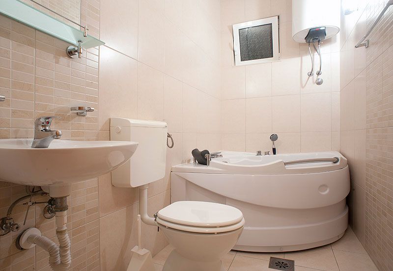 Prodaje se ugostiteljsko-turistički kompleks sa restoranom,Buljarica,opština Budva. - Amfora Real Estate