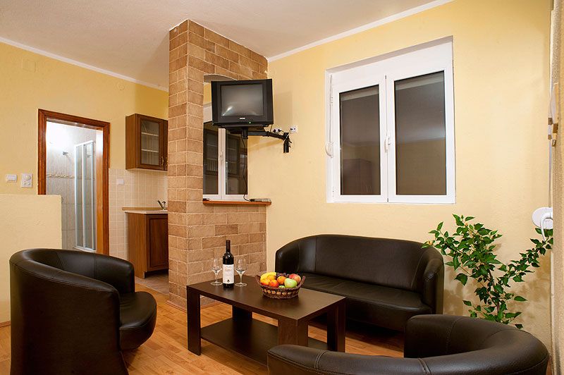 Prodaje se ugostiteljsko-turistički kompleks sa restoranom,Buljarica,opština Budva. - Amfora Real Estate