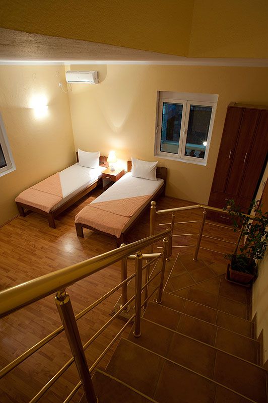 Prodaje se ugostiteljsko-turistički kompleks sa restoranom,Buljarica,opština Budva. - Amfora Real Estate