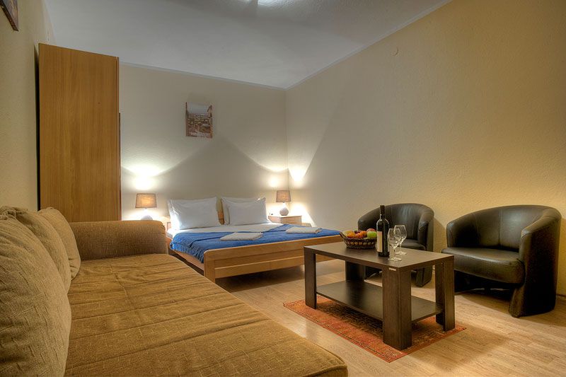 Prodaje se ugostiteljsko-turistički kompleks sa restoranom,Buljarica,opština Budva. - Amfora Real Estate