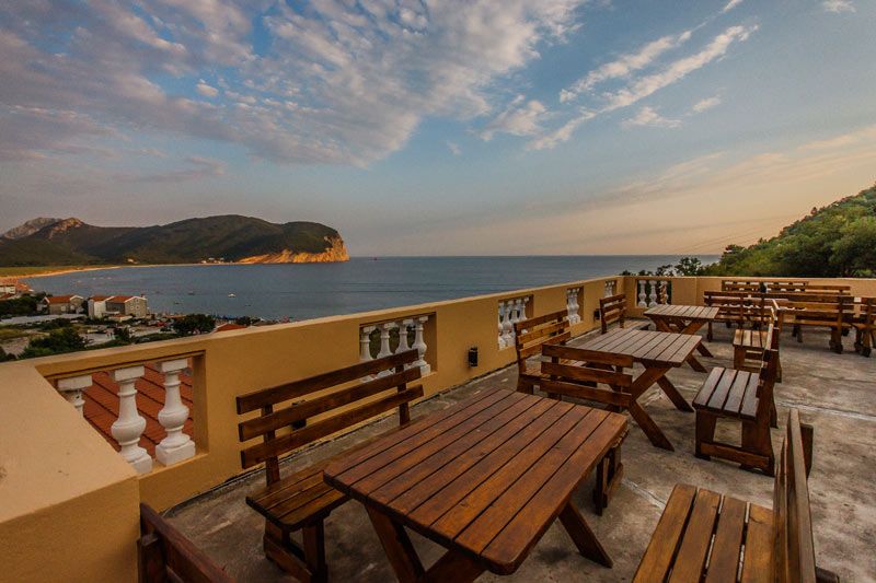 Prodaje se ugostiteljsko-turistički kompleks sa restoranom,Buljarica,opština Budva. - Amfora Real Estate