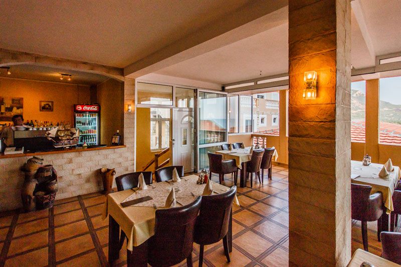 Prodaje se ugostiteljsko-turistički kompleks sa restoranom,Buljarica,opština Budva. - Amfora Real Estate