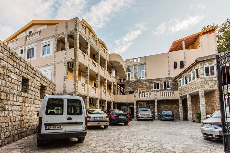 Prodaje se ugostiteljsko-turistički kompleks sa restoranom,Buljarica,opština Budva. - Amfora Real Estate