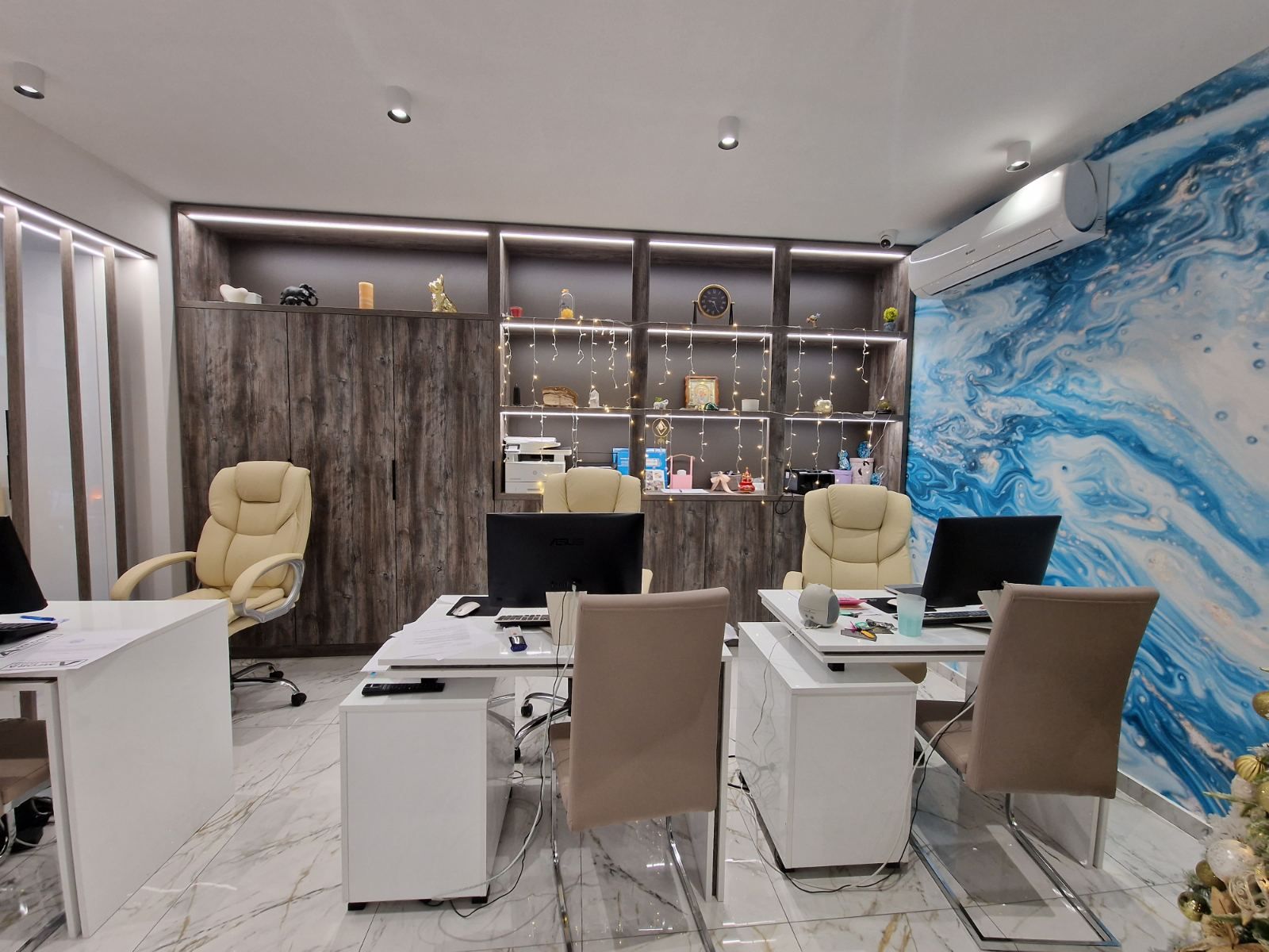 Prodaje se nov profesionalno opremljen kancelarijski / poslovni prostor 45m2 u kompleksu The Old Bakery u Budvi. - Amfora Real Estate