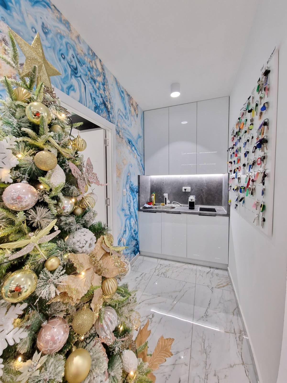 Prodaje se nov profesionalno opremljen kancelarijski / poslovni prostor 45m2 u kompleksu The Old Bakery u Budvi. - Amfora Real Estate