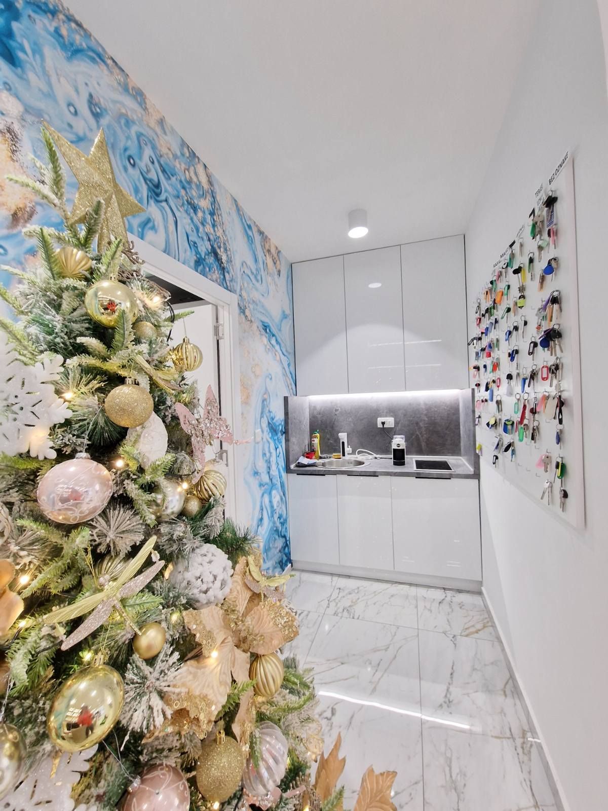 Prodaje se nov profesionalno opremljen kancelarijski / poslovni prostor 45m2 u kompleksu The Old Bakery u Budvi. - Amfora Real Estate