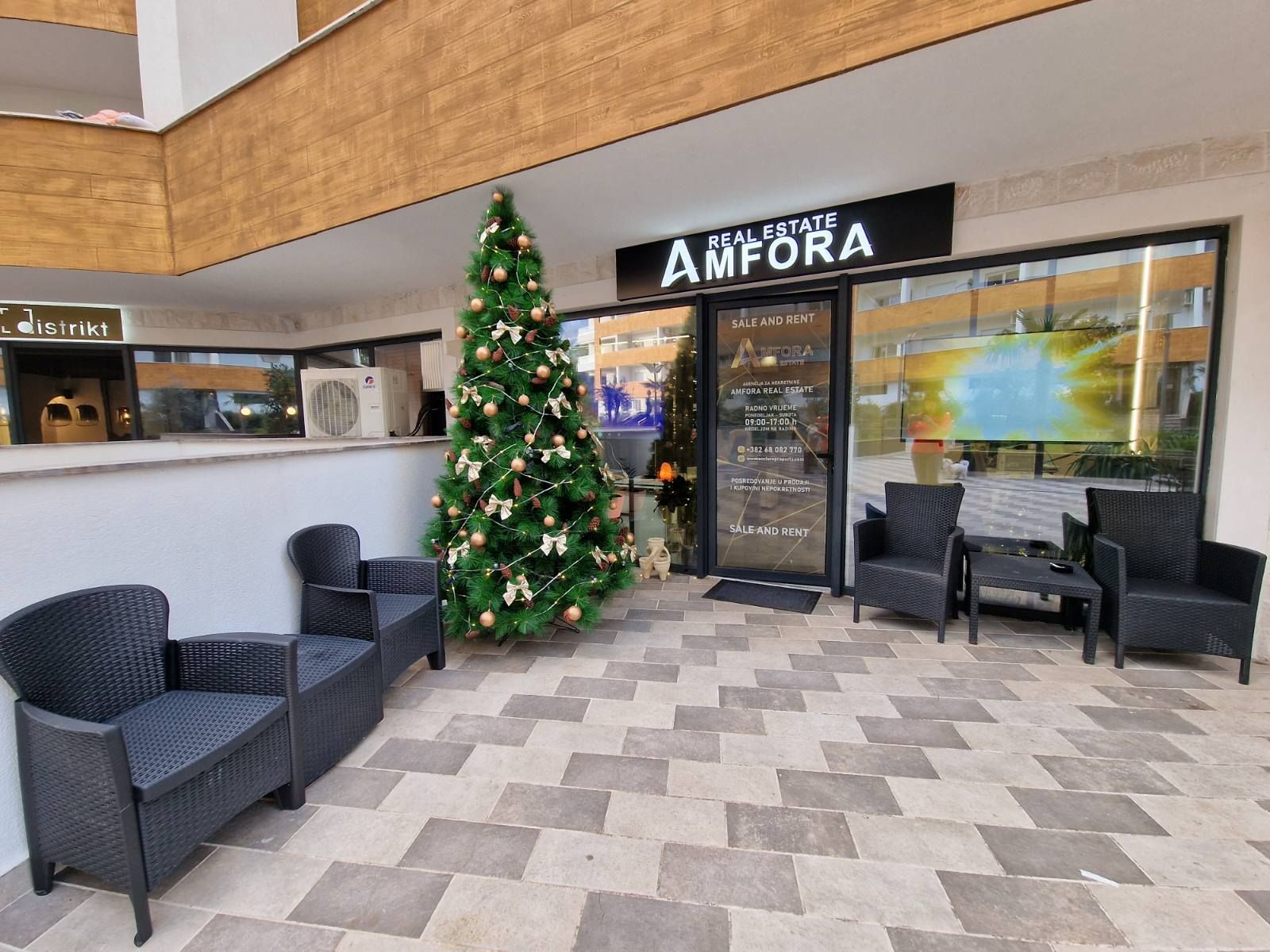 Prodaje se nov profesionalno opremljen kancelarijski / poslovni prostor 45m2 u kompleksu The Old Bakery u Budvi. - Amfora Real Estate