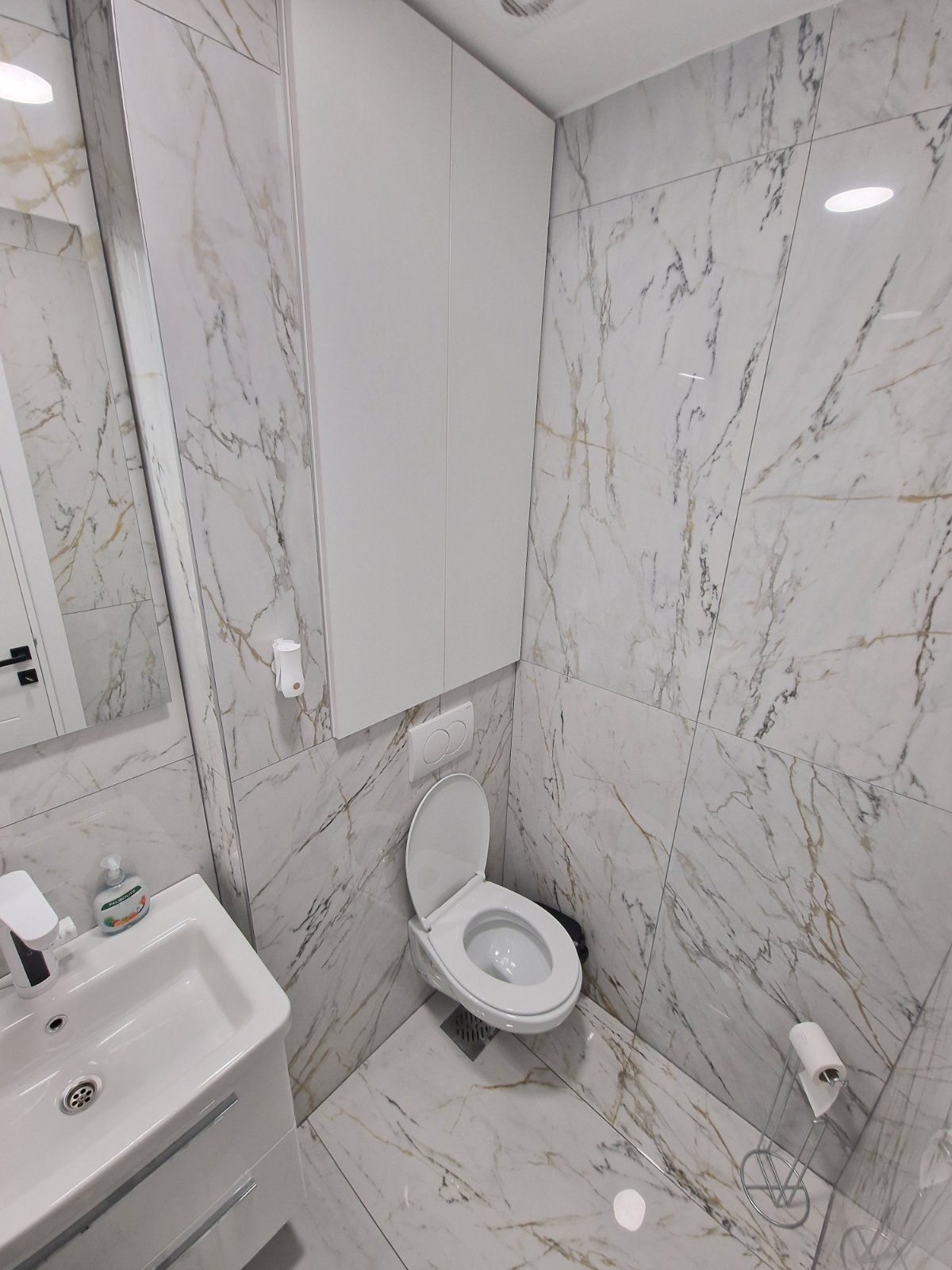 Prodaje se nov profesionalno opremljen kancelarijski / poslovni prostor 45m2 u kompleksu The Old Bakery u Budvi. - Amfora Real Estate