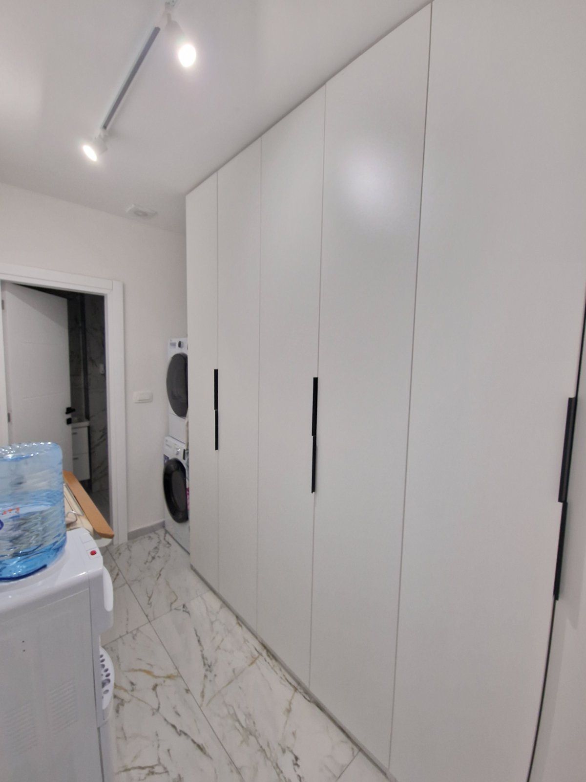 Prodaje se nov profesionalno opremljen kancelarijski / poslovni prostor 45m2 u kompleksu The Old Bakery u Budvi. - Amfora Real Estate