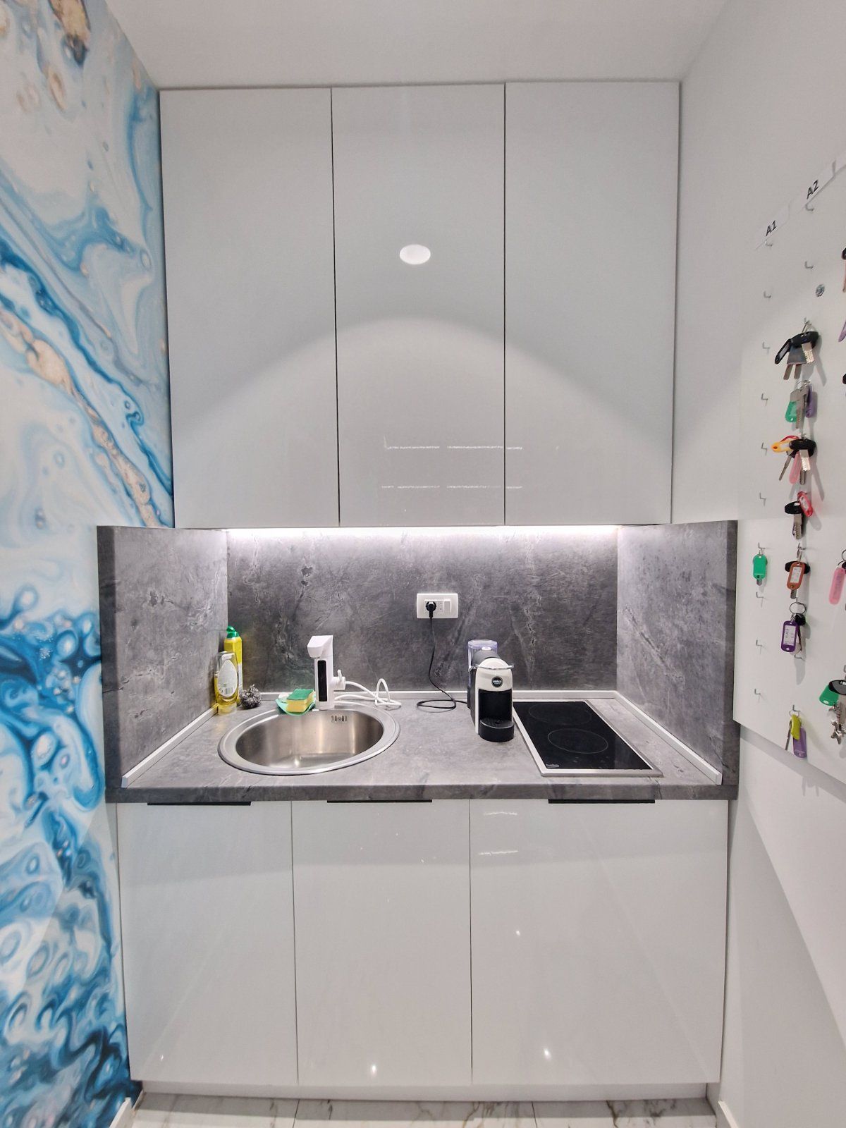 Prodaje se nov profesionalno opremljen kancelarijski / poslovni prostor 45m2 u kompleksu The Old Bakery u Budvi. - Amfora Real Estate