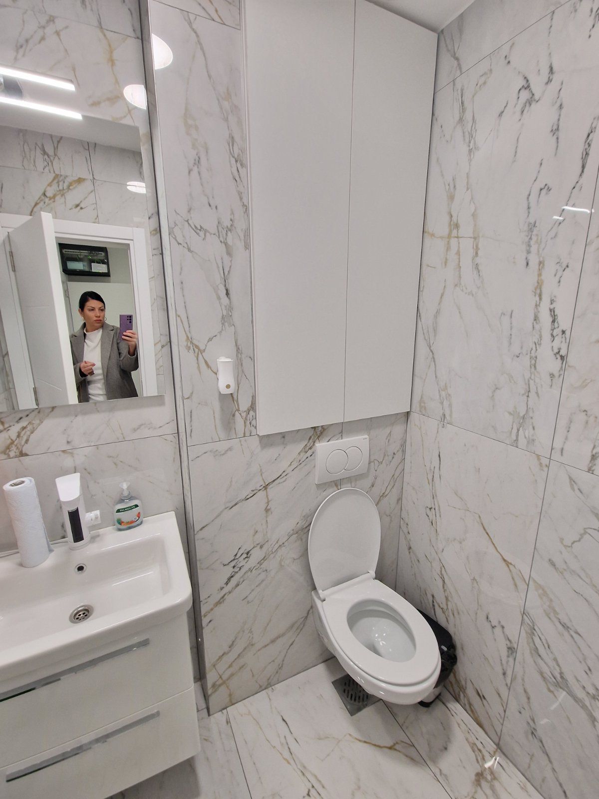 Prodaje se nov profesionalno opremljen kancelarijski / poslovni prostor 45m2 u kompleksu The Old Bakery u Budvi. - Amfora Real Estate