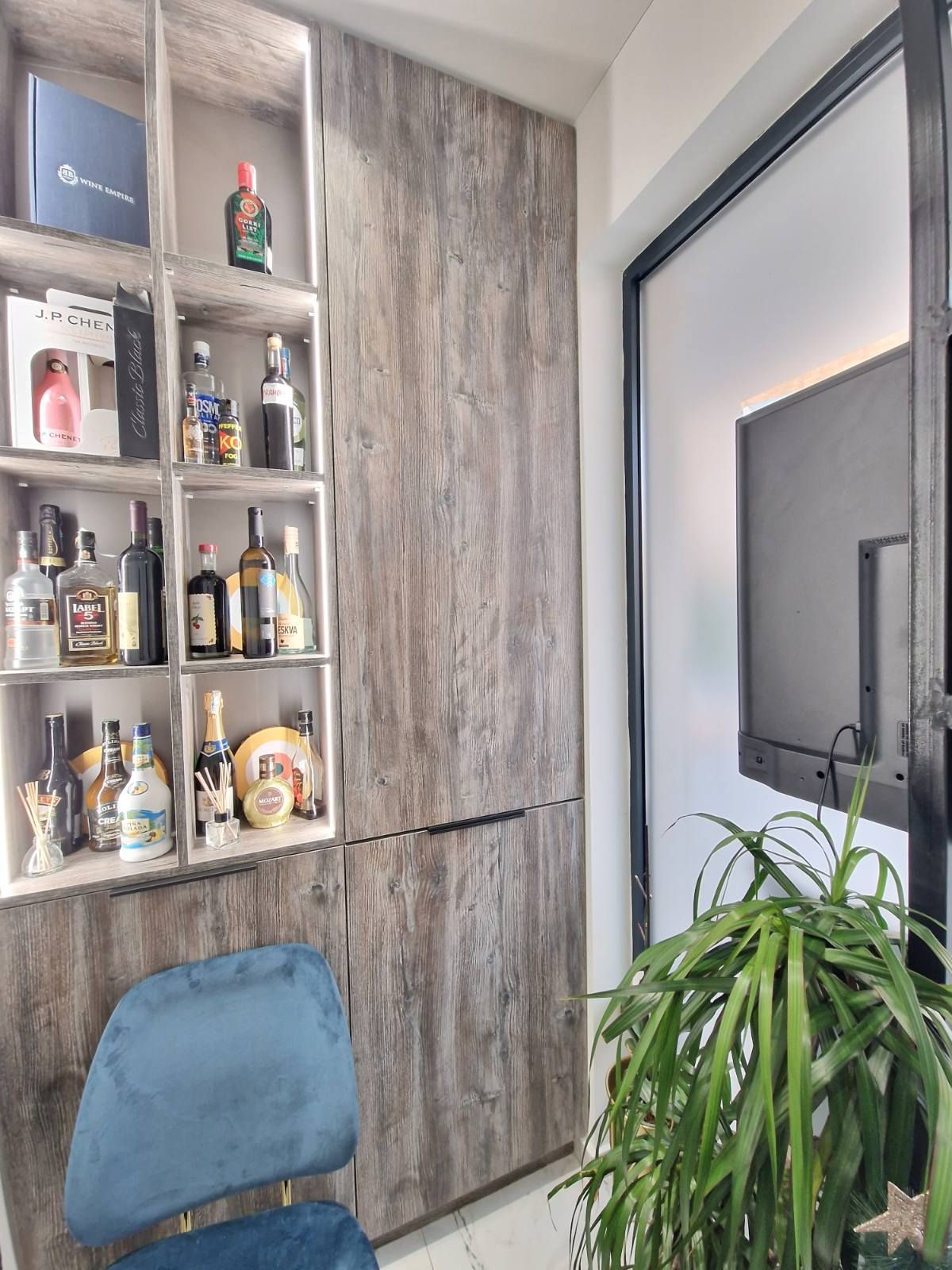 Prodaje se nov profesionalno opremljen kancelarijski / poslovni prostor 45m2 u kompleksu The Old Bakery u Budvi. - Amfora Real Estate