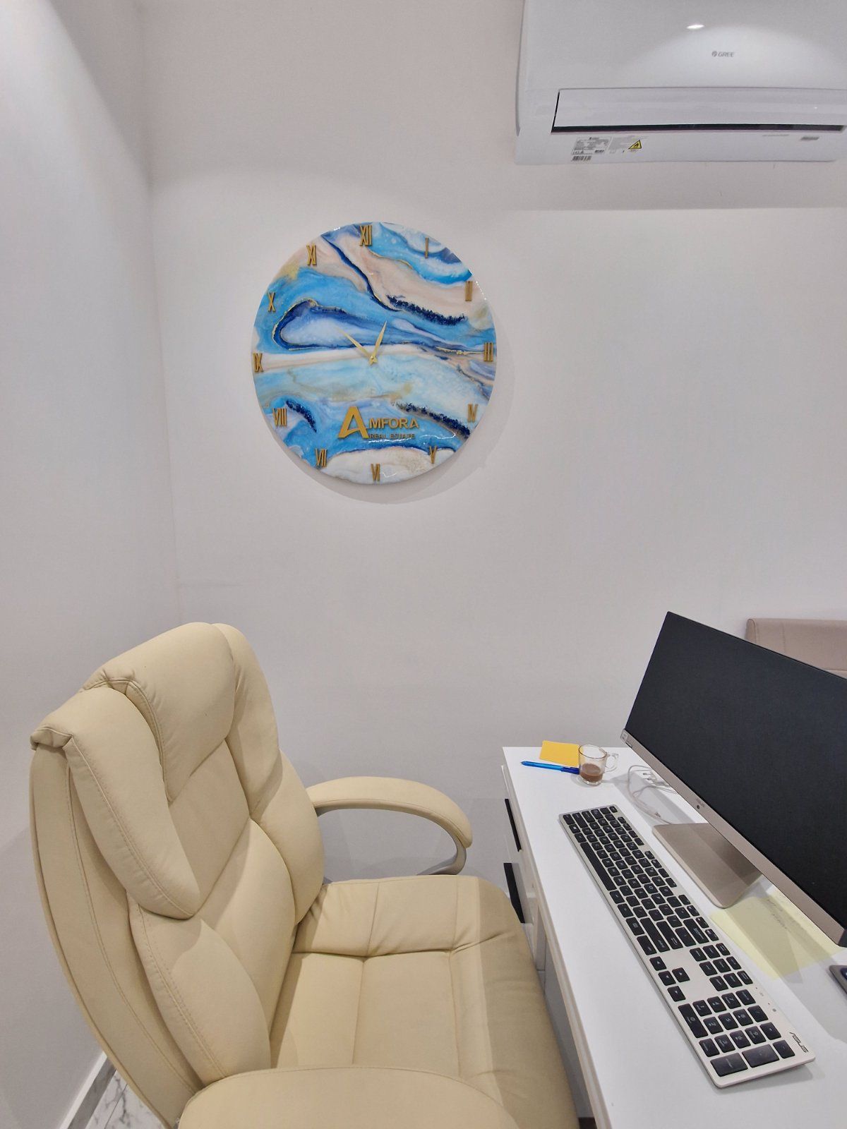 Prodaje se nov profesionalno opremljen kancelarijski / poslovni prostor 45m2 u kompleksu The Old Bakery u Budvi. - Amfora Real Estate