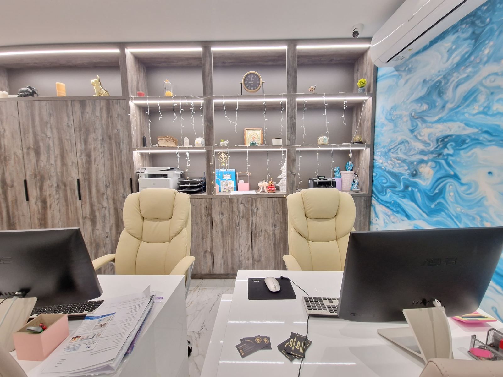 Prodaje se nov profesionalno opremljen kancelarijski / poslovni prostor 45m2 u kompleksu The Old Bakery u Budvi. - Amfora Real Estate