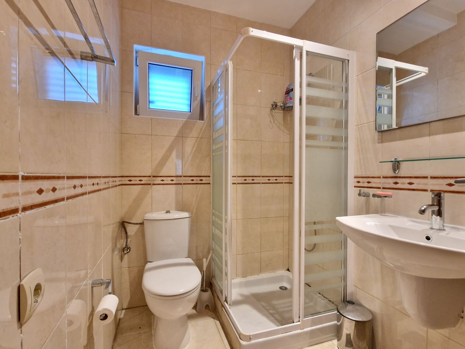 Dvospratna kuća 240m2 sa panoramskim pogledom na samo 50 metara od mora,Sveti Stefan-Budva.  (NA DUZI PERIOD,DOSTUPNO OD 26.07.2025) - Amfora Real Estate