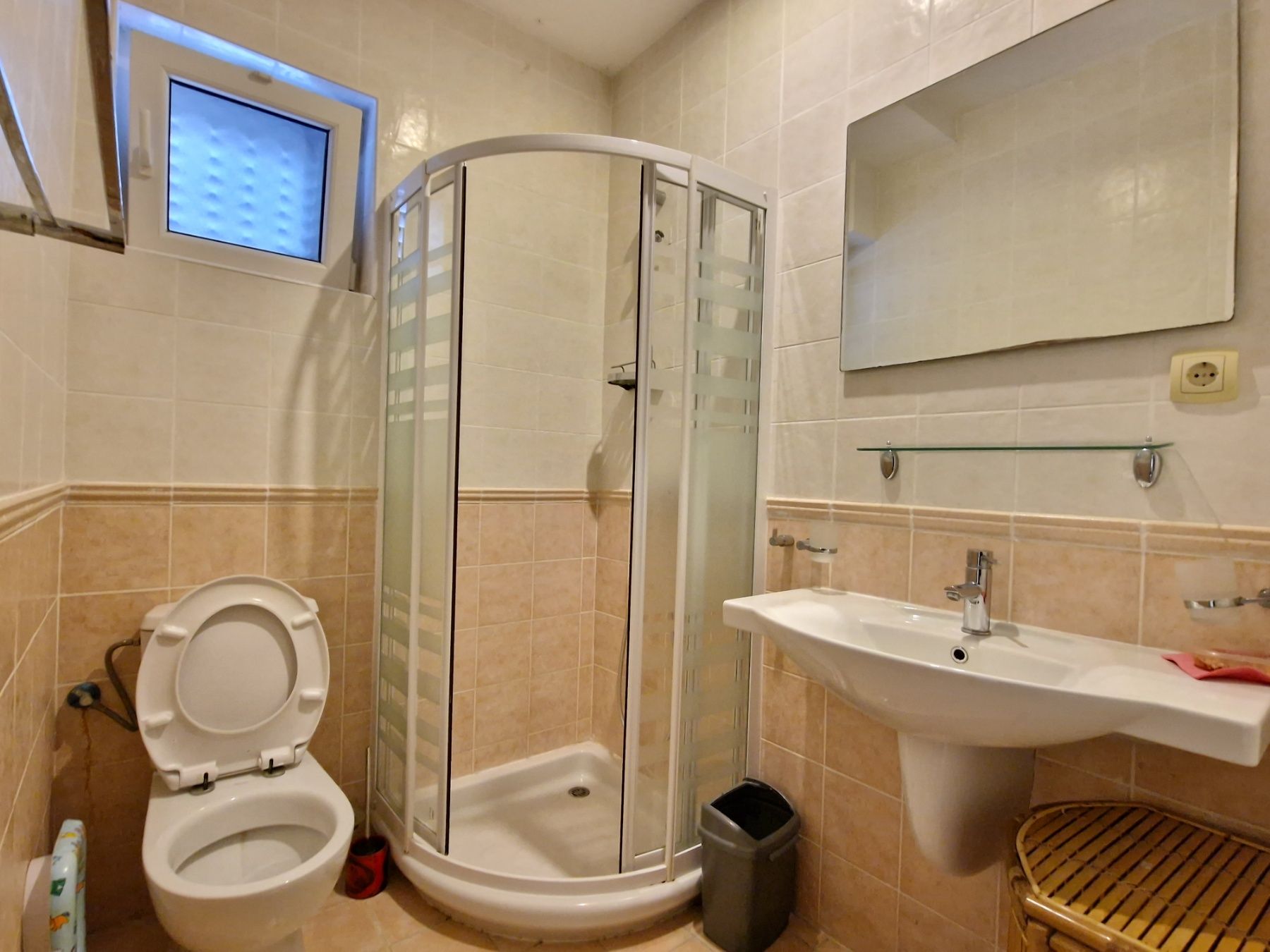 Dvospratna kuća 240m2 sa panoramskim pogledom na samo 50 metara od mora,Sveti Stefan-Budva.  (NA DUZI PERIOD,DOSTUPNO OD 26.07.2025) - Amfora Real Estate