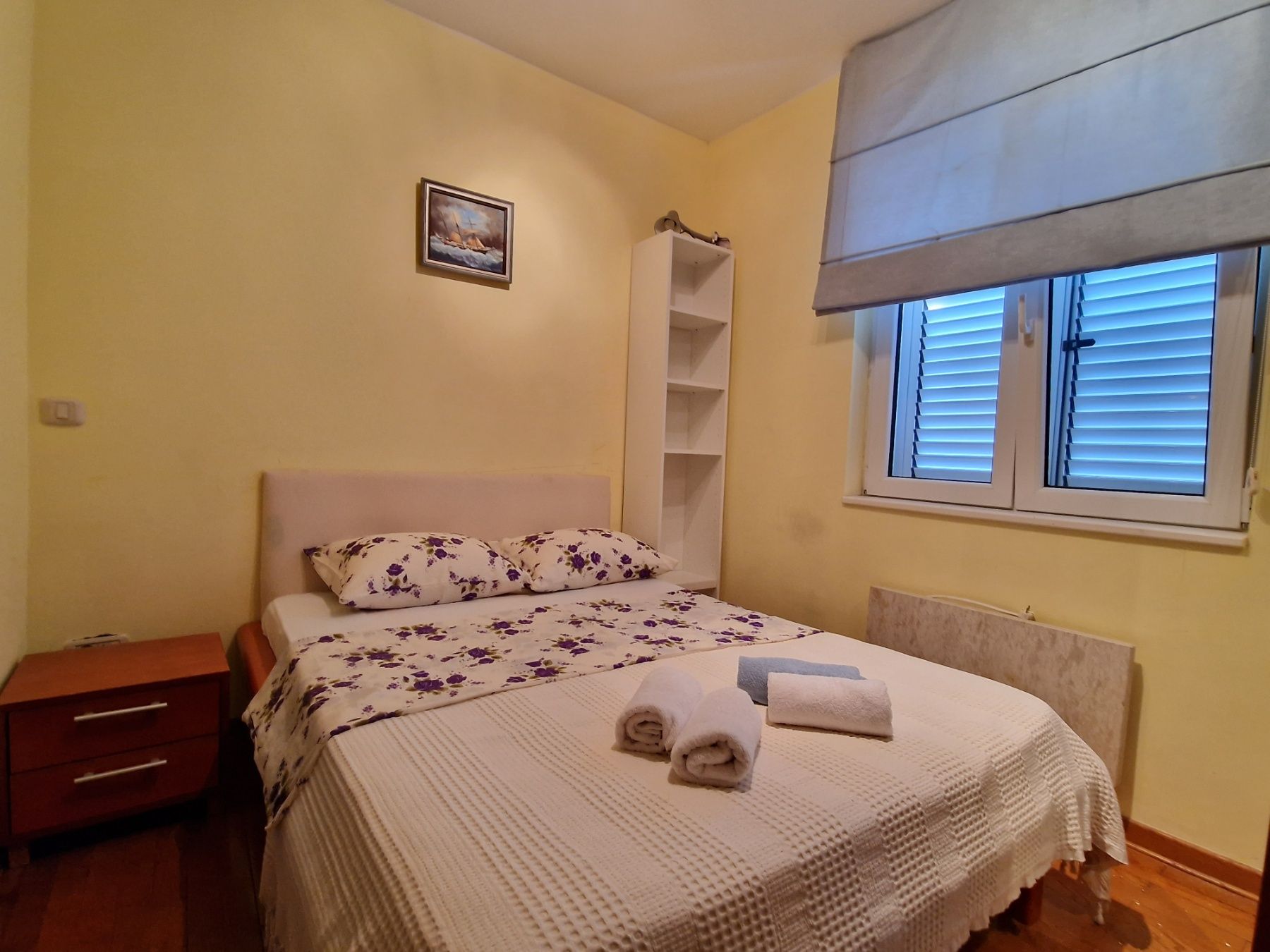 Dvospratna kuća 240m2 sa panoramskim pogledom na samo 50 metara od mora,Sveti Stefan-Budva.  (NA DUZI PERIOD,DOSTUPNO OD 26.07.2025) - Amfora Real Estate