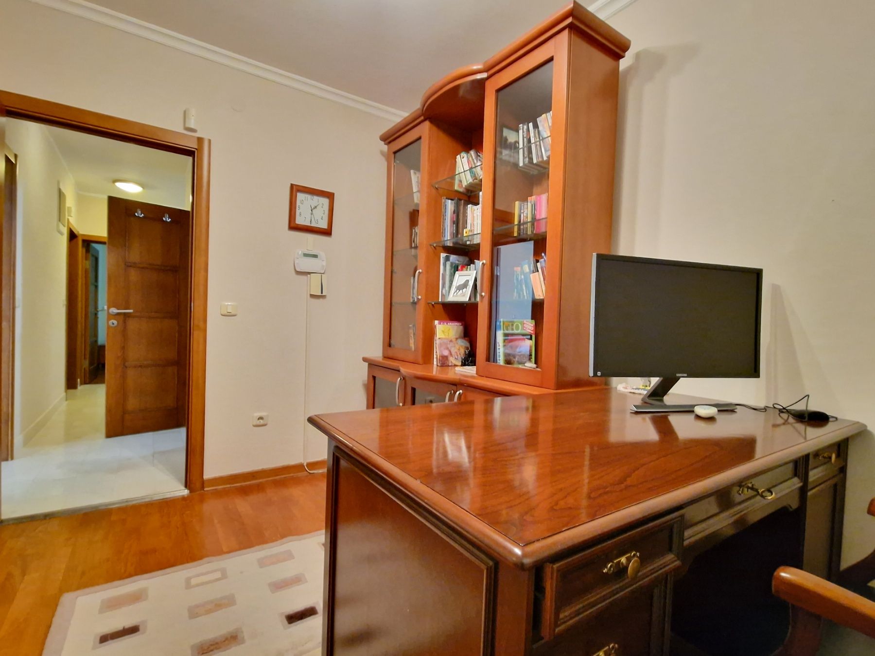 Dvospratna kuća 240m2 sa panoramskim pogledom na samo 50 metara od mora,Sveti Stefan-Budva.  (NA DUZI PERIOD,DOSTUPNO OD 26.07.2025) - Amfora Real Estate