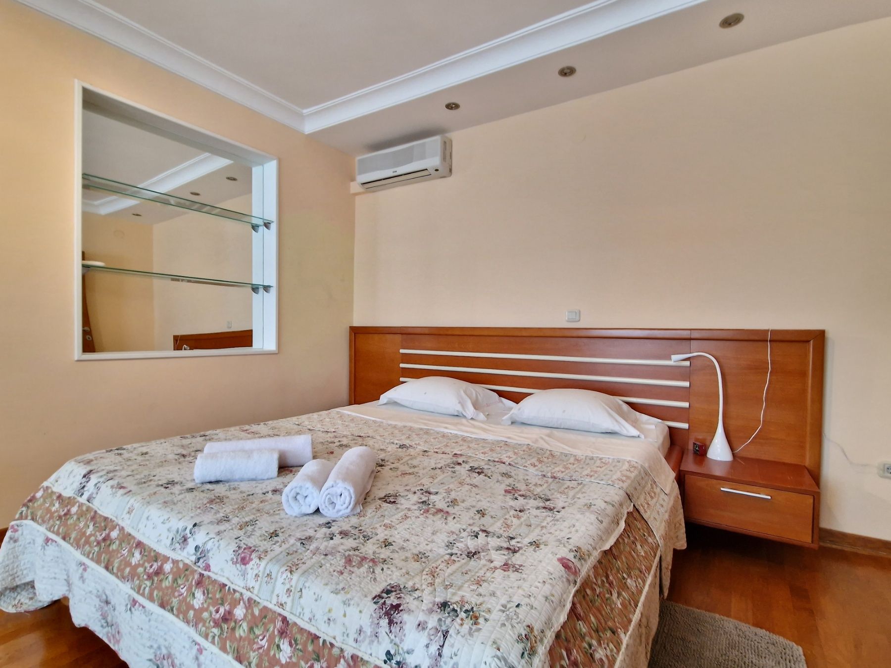 Dvospratna kuća 240m2 sa panoramskim pogledom na samo 50 metara od mora,Sveti Stefan-Budva.  (NA DUZI PERIOD,DOSTUPNO OD 26.07.2025) - Amfora Real Estate