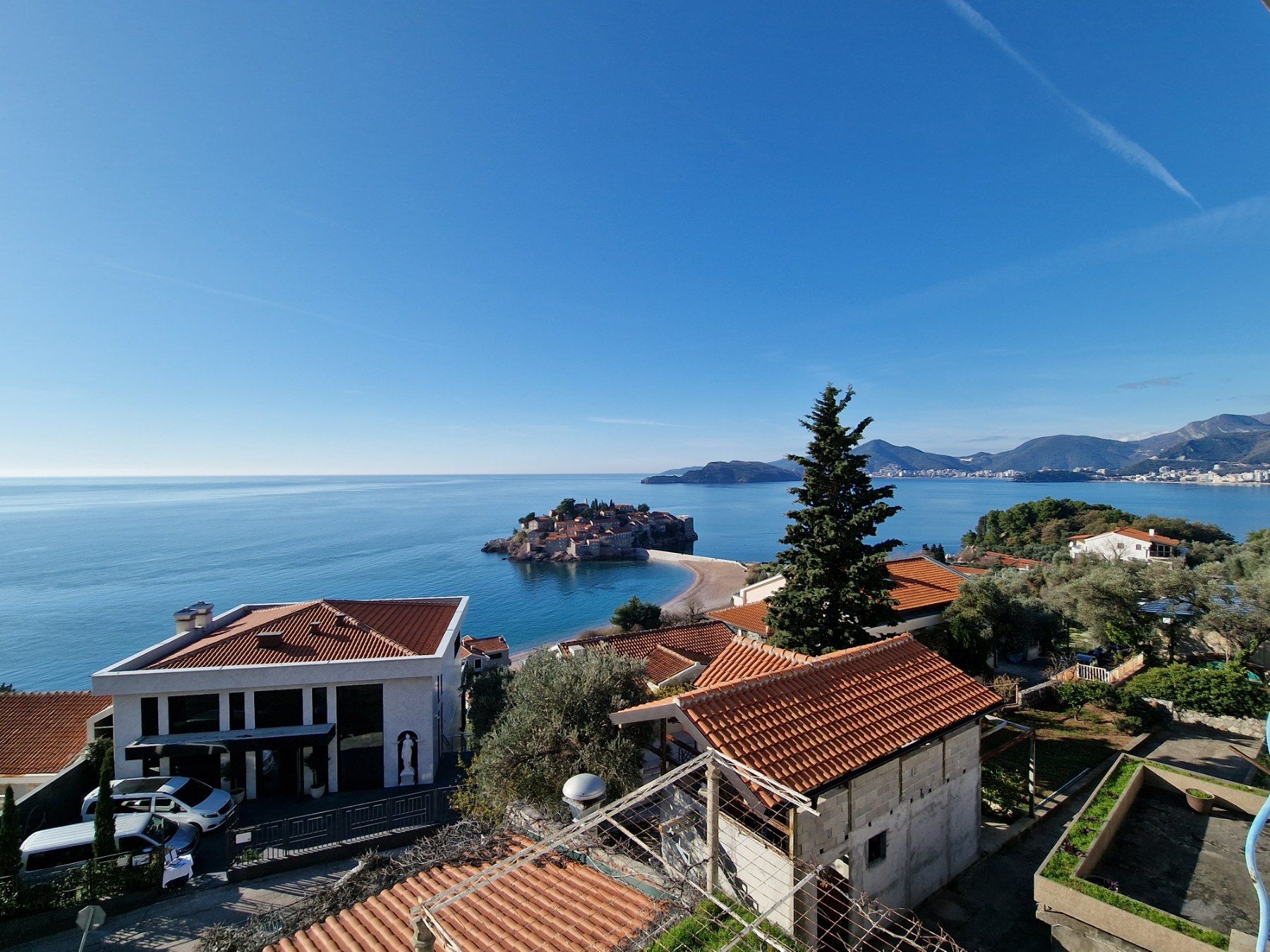 Dupleks trosoban stan 100m2 sa fantastičnim pogledom na more,Sveti Stefan (NA DUZI VREMENSKI PERIOD) - Amfora Real Estate