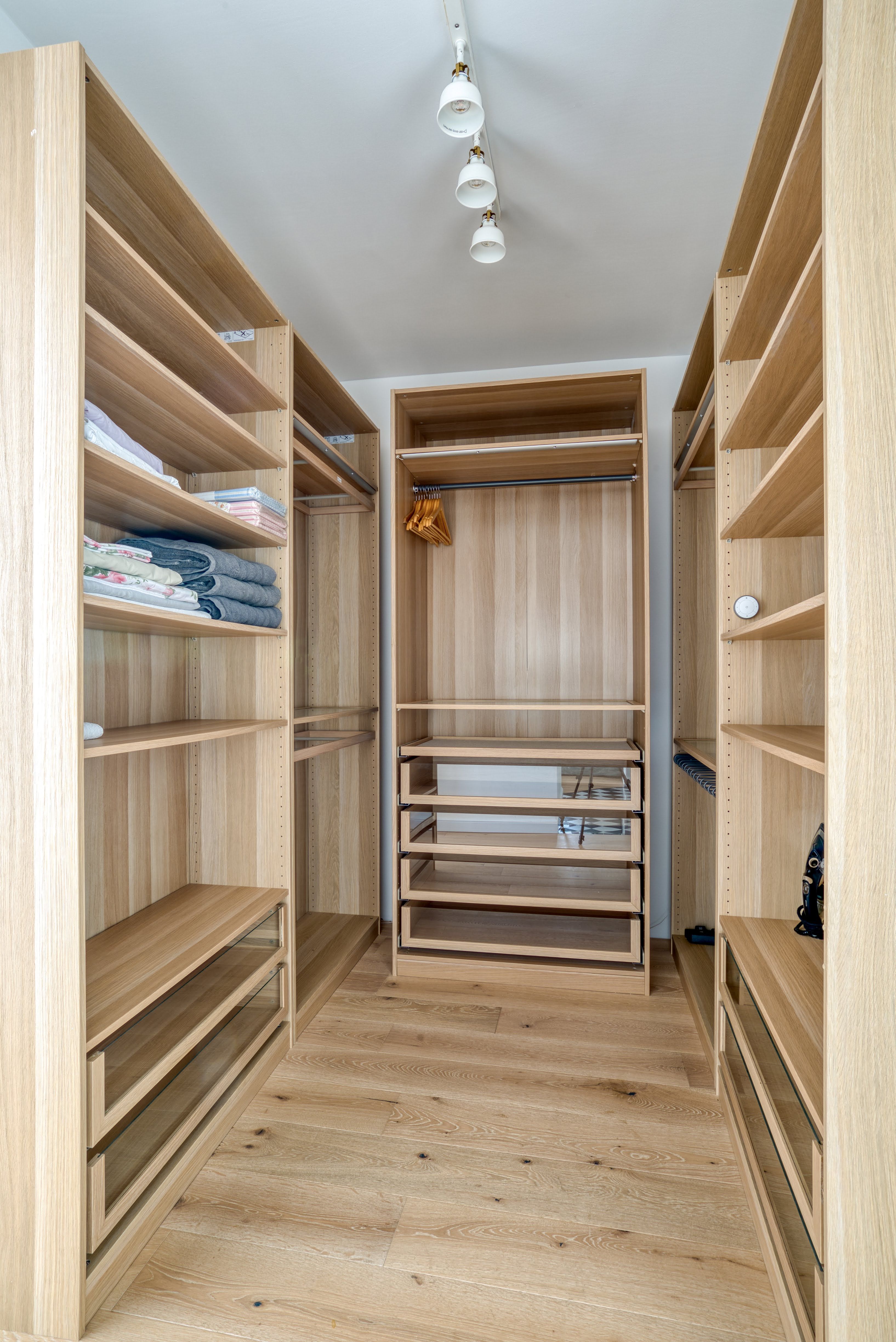 Stilski namešten nov dvosoban stan 89m2 sa pogledom na more i grad,u tihom delu Budve(Podmaine) - Amfora Real Estate