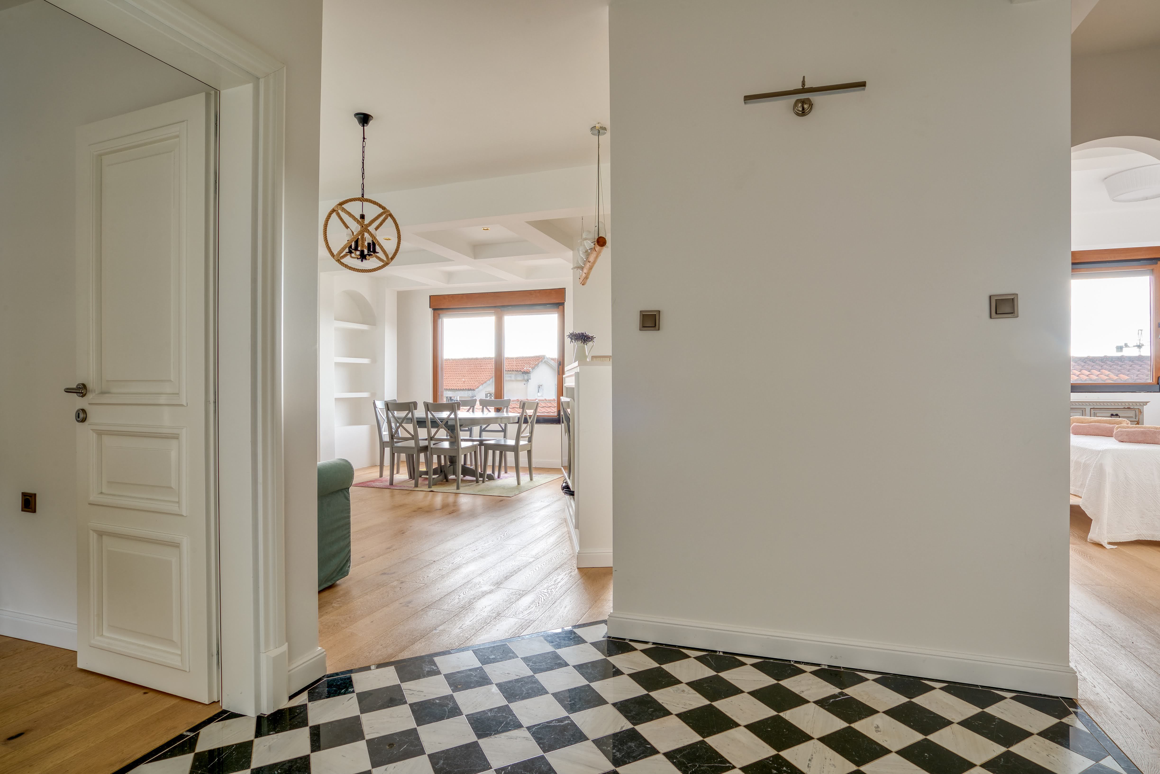 Stilski namešten nov dvosoban stan 89m2 sa pogledom na more i grad,u tihom delu Budve(Podmaine) - Amfora Real Estate