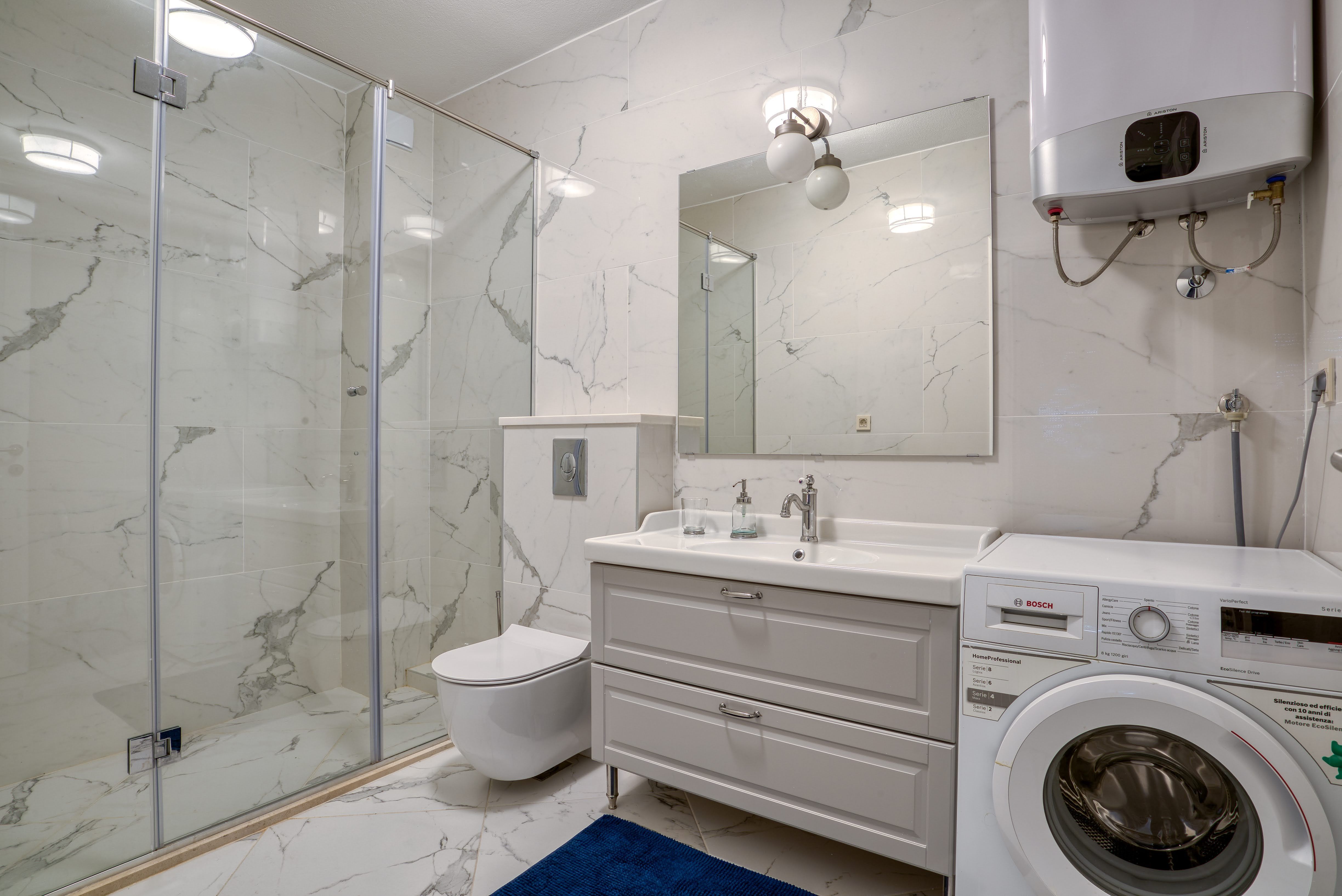 Stilski namešten nov dvosoban stan 89m2 sa pogledom na more i grad,u tihom delu Budve(Podmaine) - Amfora Real Estate