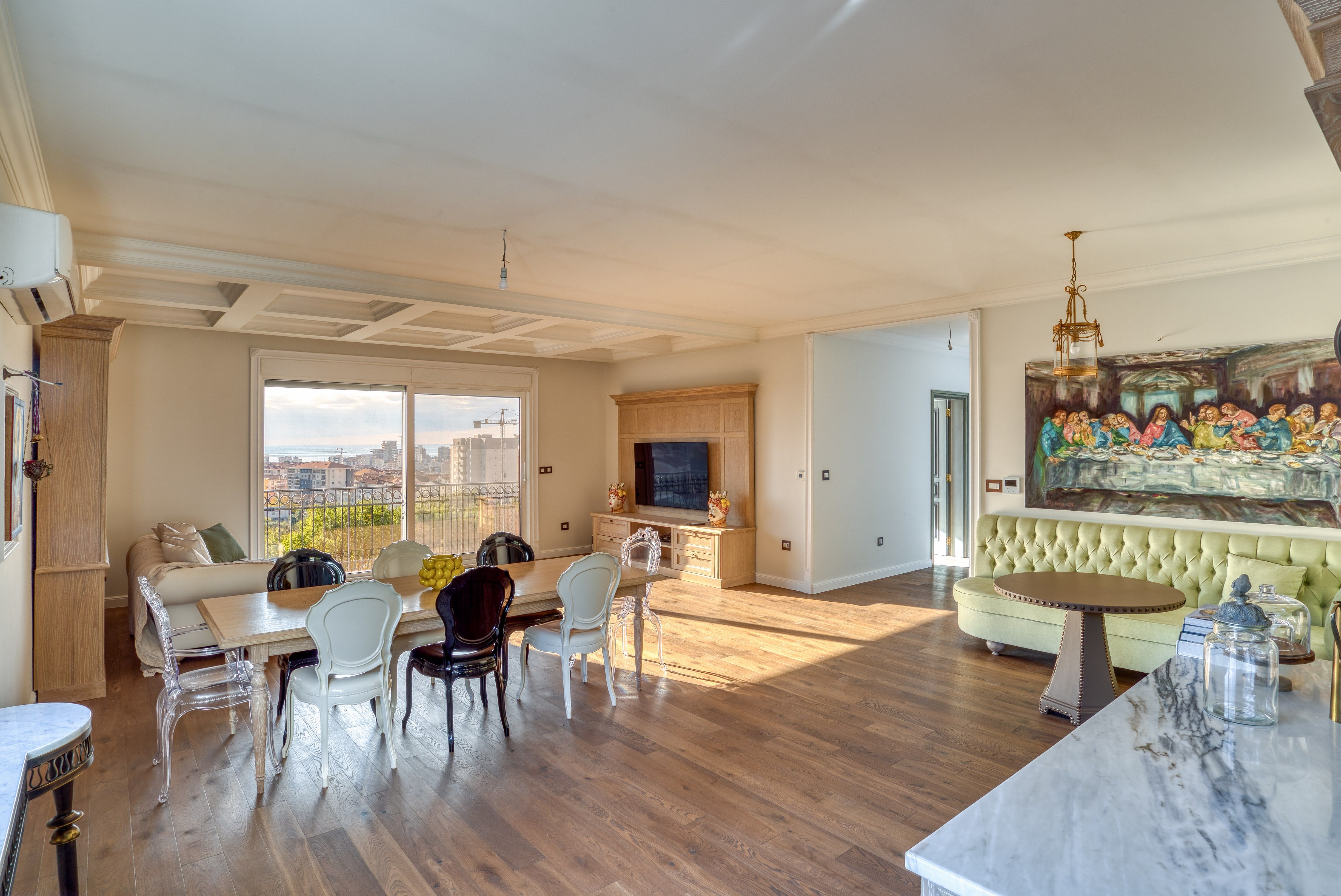 Stilski namešten nov trosoban penthouse 170m2 plus 100m2 gratis krovne terase,sa pogledom na more i grad,u tihom delu Budve(Podmaine) - Amfora Real Estate