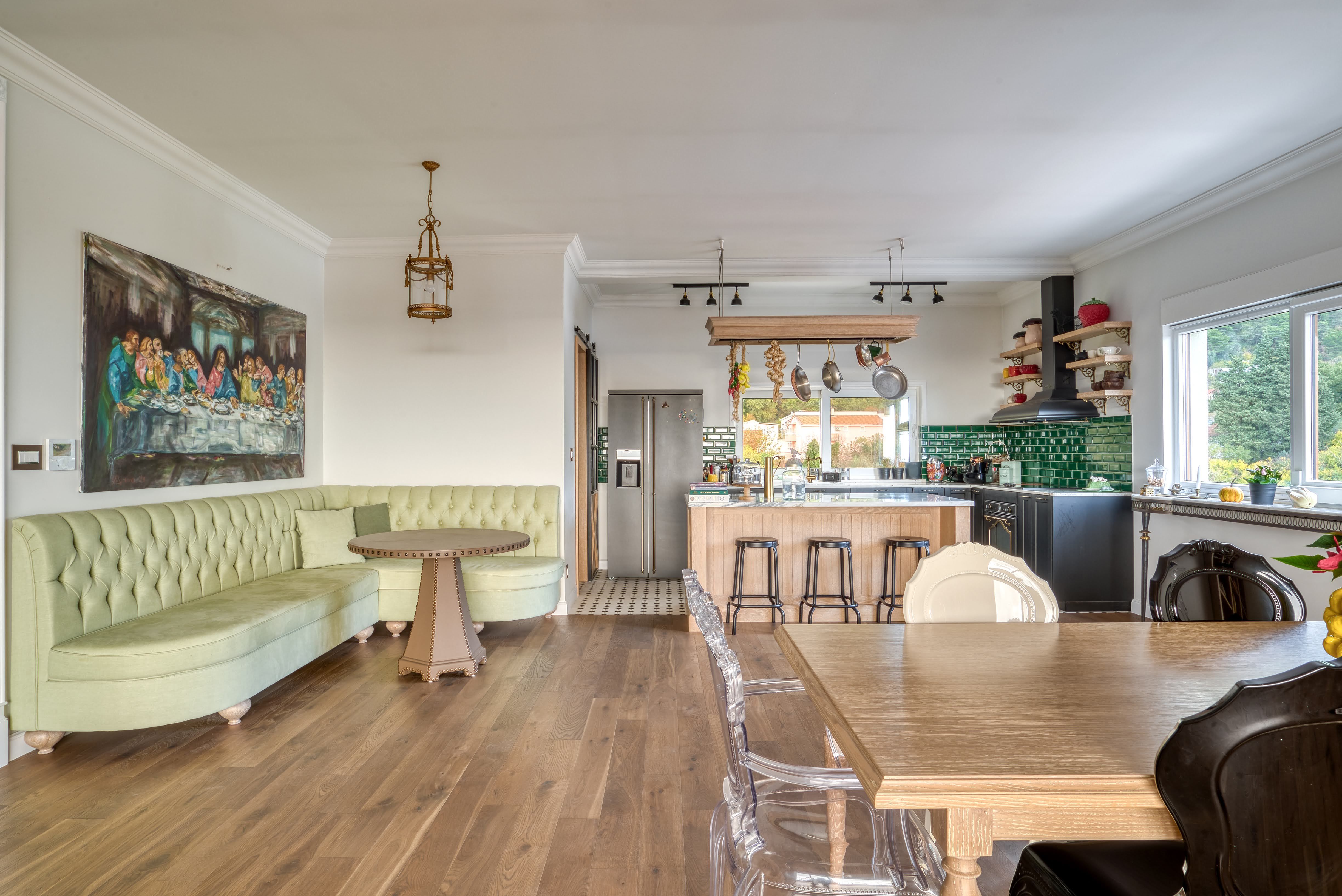 Stilski namešten nov trosoban penthouse 170m2 plus 100m2 gratis krovne terase,sa pogledom na more i grad,u tihom delu Budve(Podmaine) - Amfora Real Estate