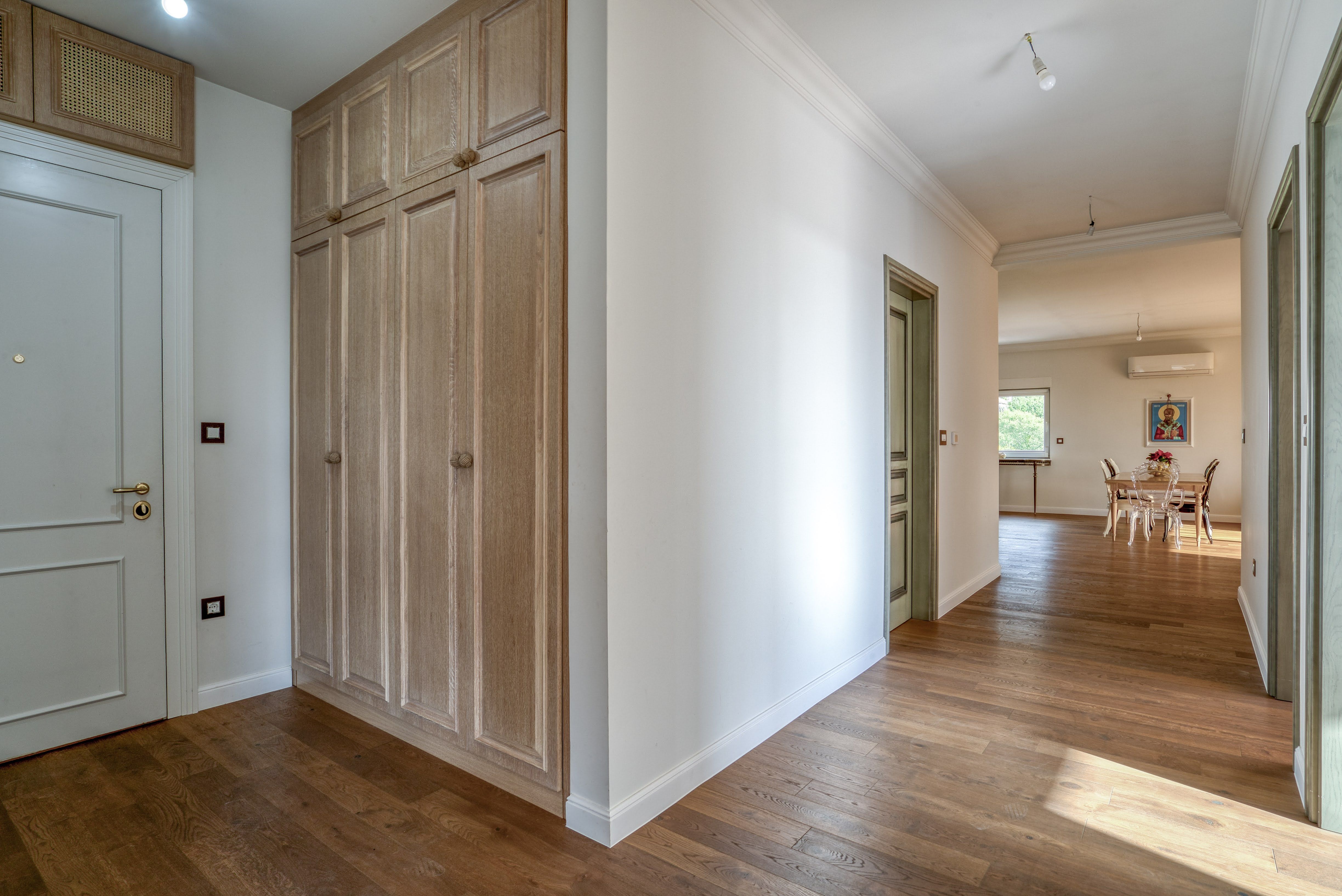 Stilski namešten nov trosoban penthouse 170m2 plus 100m2 gratis krovne terase,sa pogledom na more i grad,u tihom delu Budve(Podmaine) - Amfora Real Estate