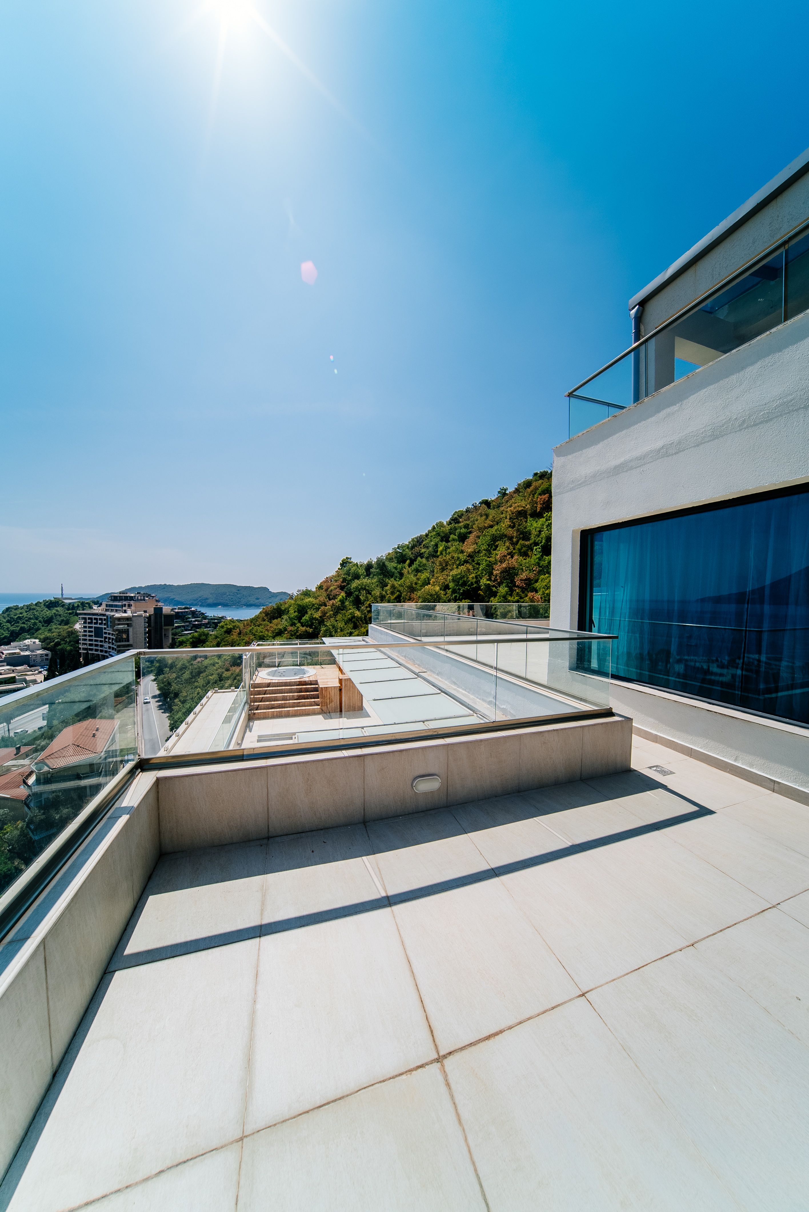 Prodaja luksuznog trosobnog penthausa 233 m² sa panoramskim pogledom na more u novom kompleksu – Bečići, Budva - Amfora Real Estate