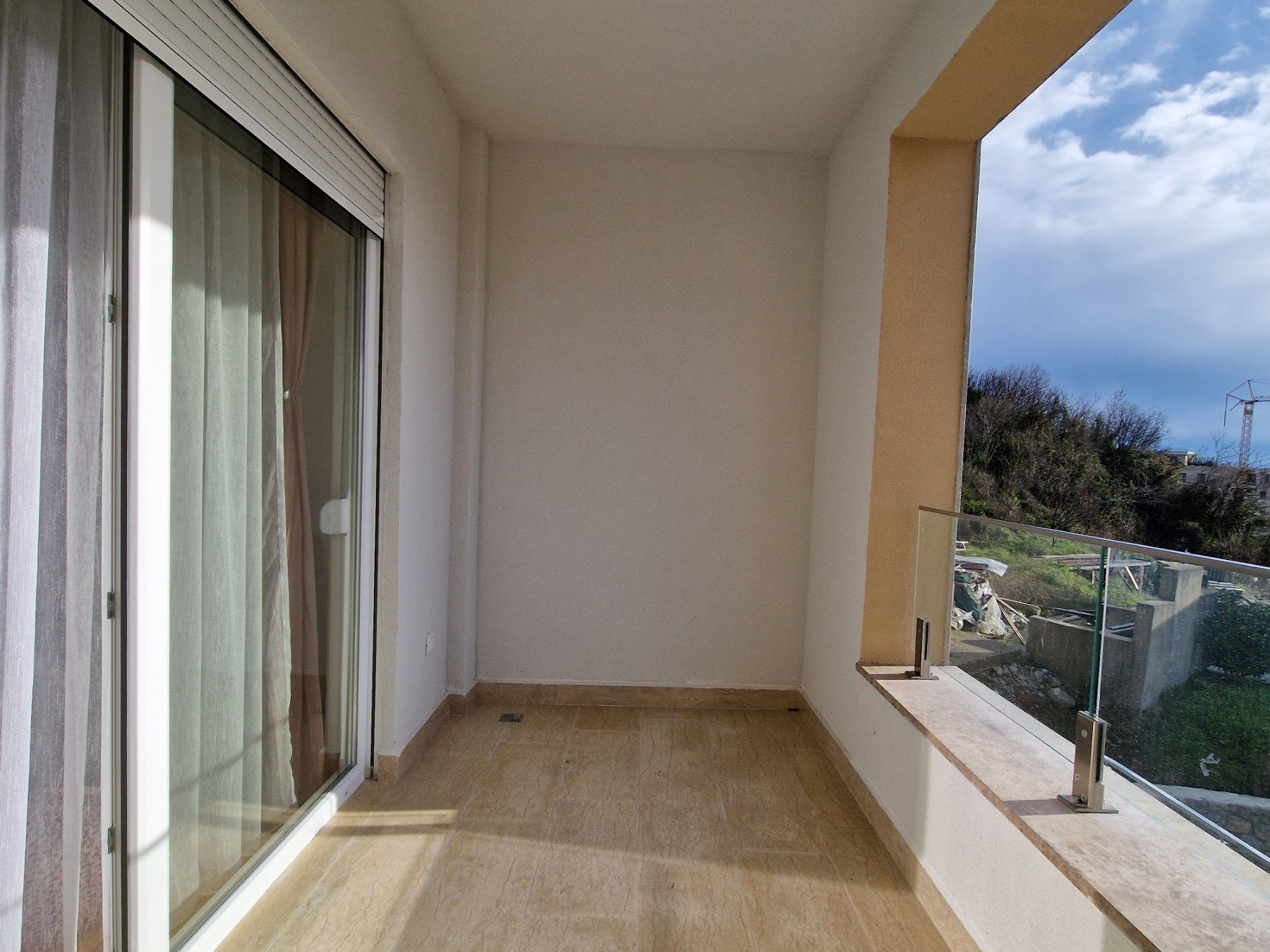 Moderno opremljen dvosoban stan 48m2 u novoj stambenoj zgradi sa fantastičnim pogledom na more,Becici (NA DUZI PERIOD,DOSTUPAN OD 01.09) - Amfora Real Estate