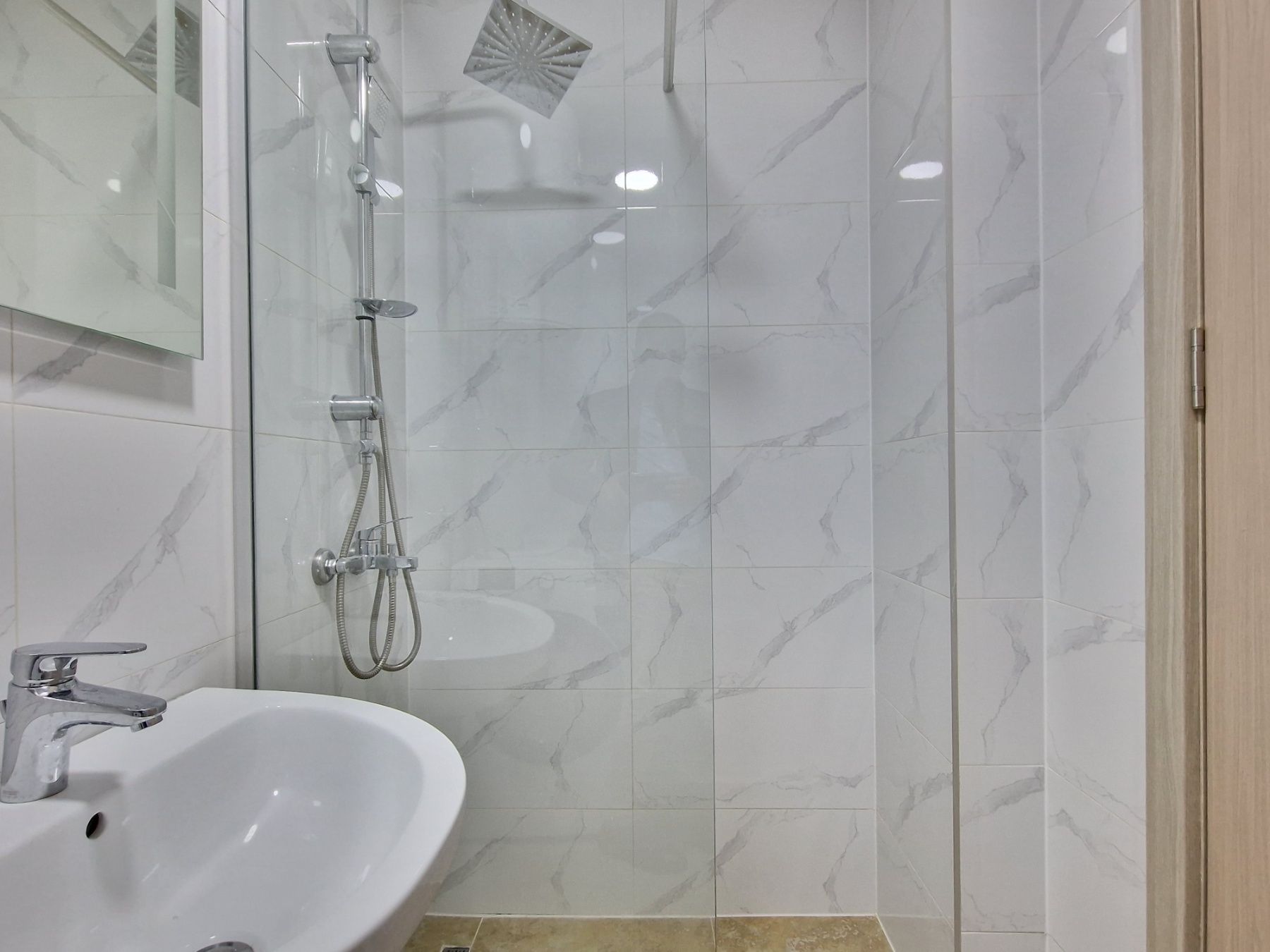 Moderno opremljen dvosoban stan 48m2 u novoj stambenoj zgradi sa fantastičnim pogledom na more,Becici (NA DUZI PERIOD,DOSTUPAN OD 01.09) - Amfora Real Estate