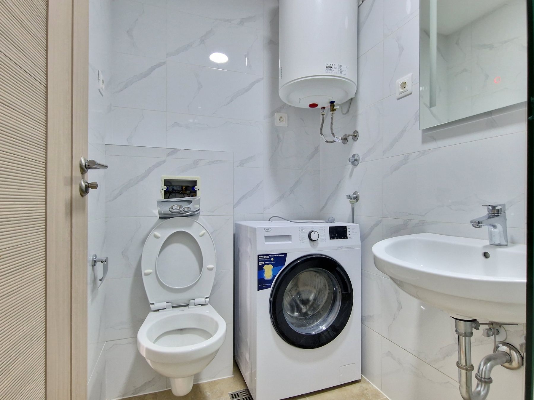 Moderno opremljen dvosoban stan 48m2 u novoj stambenoj zgradi sa fantastičnim pogledom na more,Becici (NA DUZI PERIOD,DOSTUPAN OD 01.09) - Amfora Real Estate