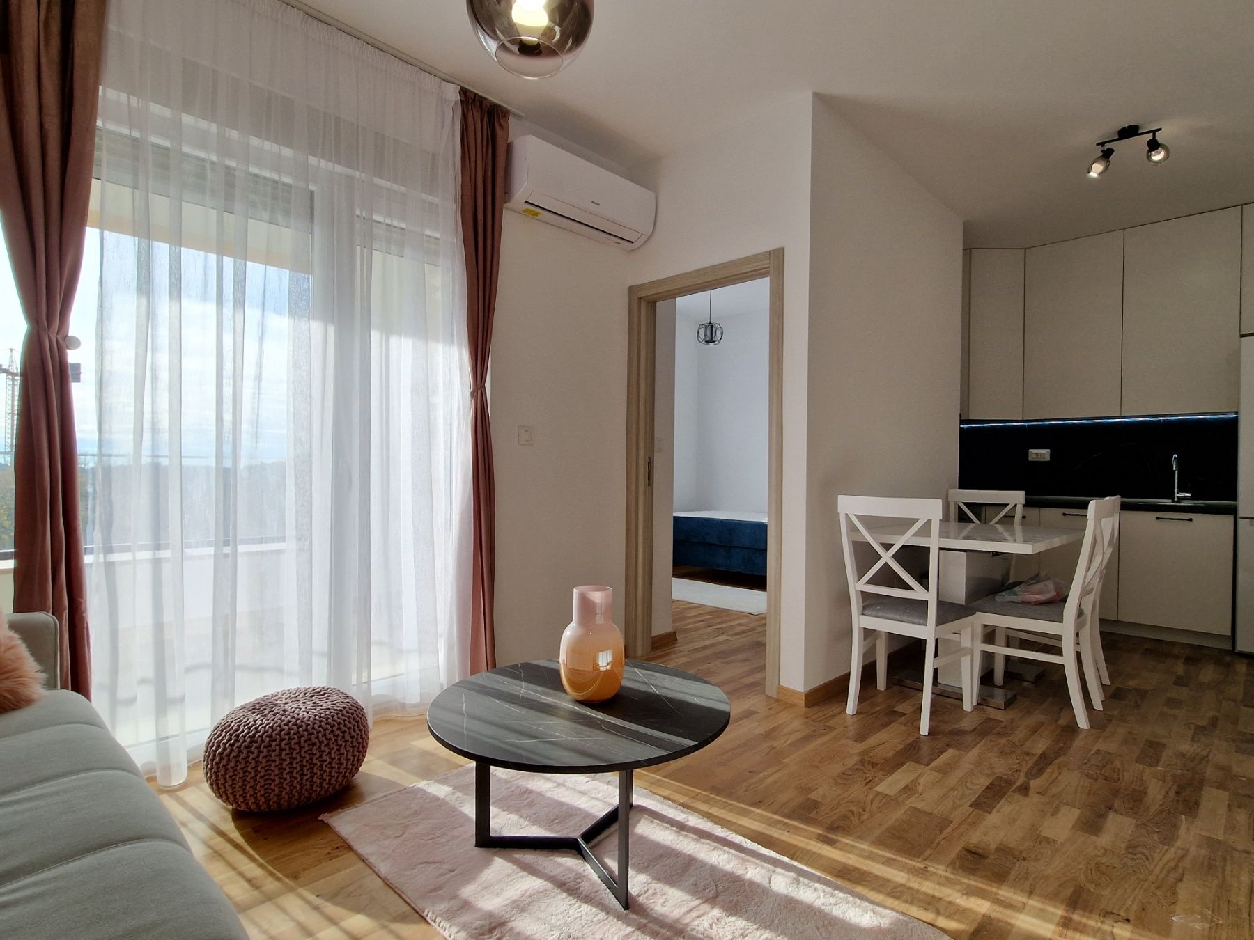 Moderno opremljen dvosoban stan 48m2 u novoj stambenoj zgradi sa fantastičnim pogledom na more,Becici (NA DUZI PERIOD,DOSTUPAN OD 01.09) - Amfora Real Estate