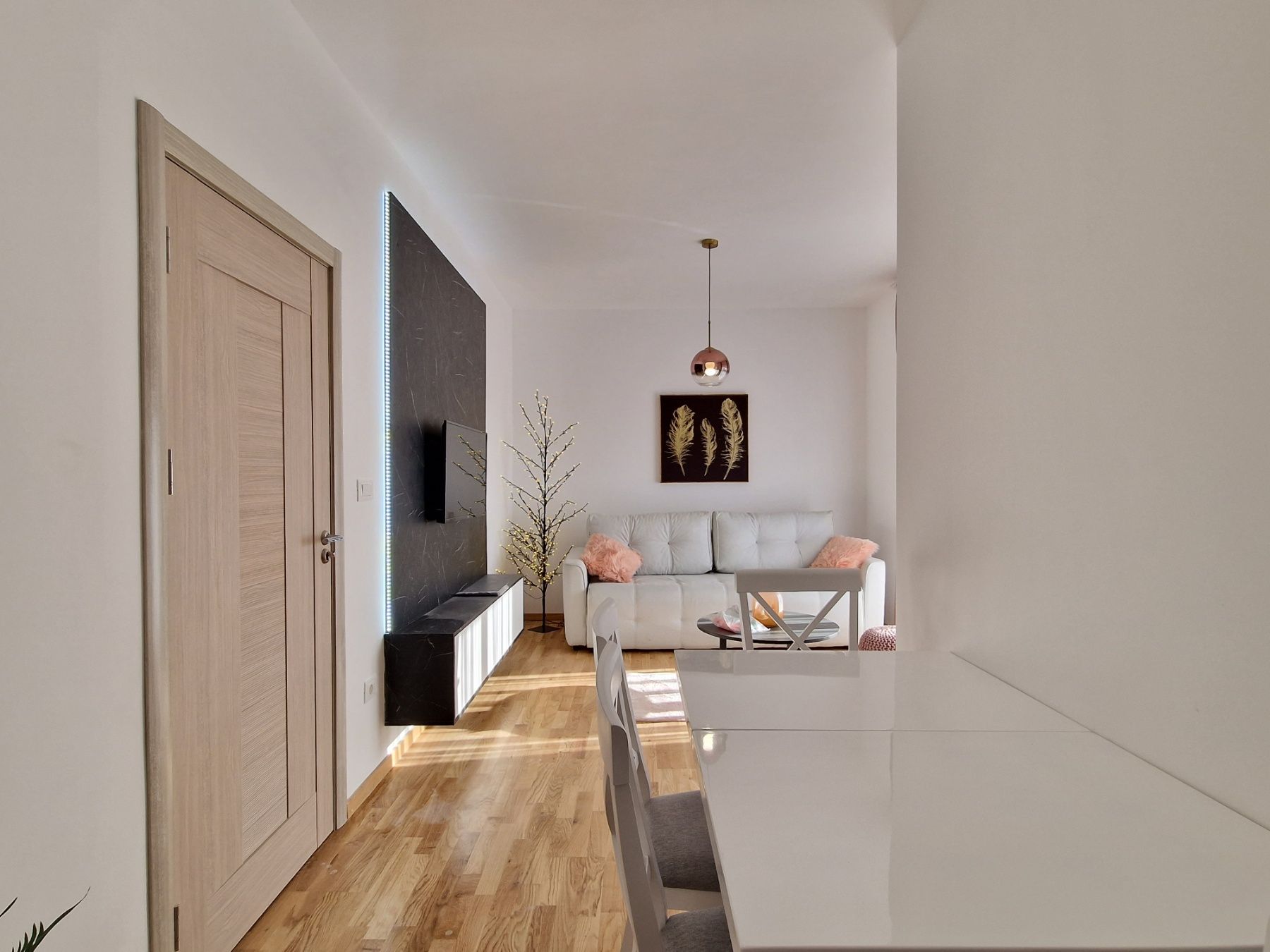 Moderno opremljen dvosoban stan 48m2 u novoj stambenoj zgradi sa fantastičnim pogledom na more,Becici (NA DUZI PERIOD,DOSTUPAN OD 01.09) - Amfora Real Estate