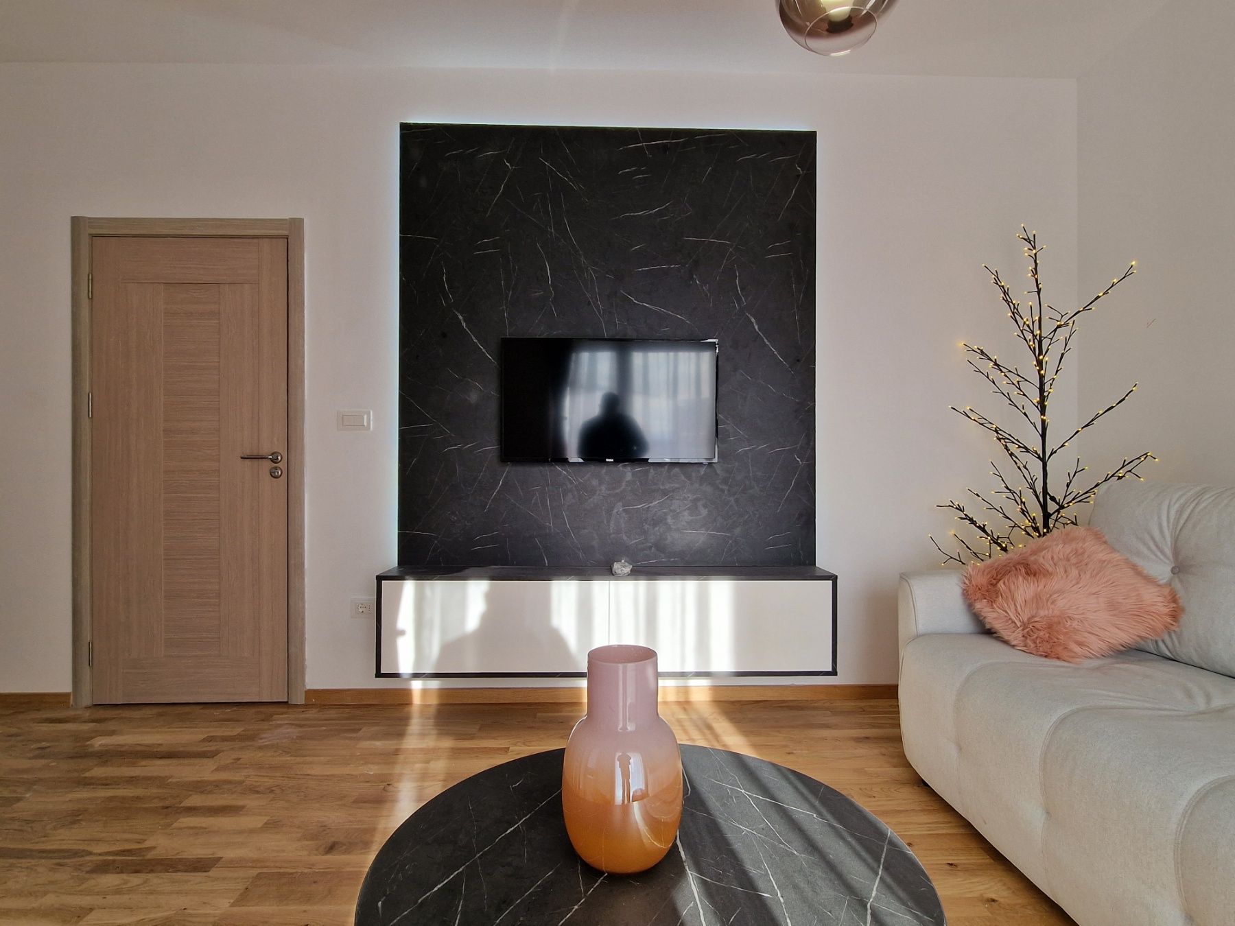 Moderno opremljen dvosoban stan 48m2 u novoj stambenoj zgradi sa fantastičnim pogledom na more,Becici (NA DUZI PERIOD,DOSTUPAN OD 01.09) - Amfora Real Estate