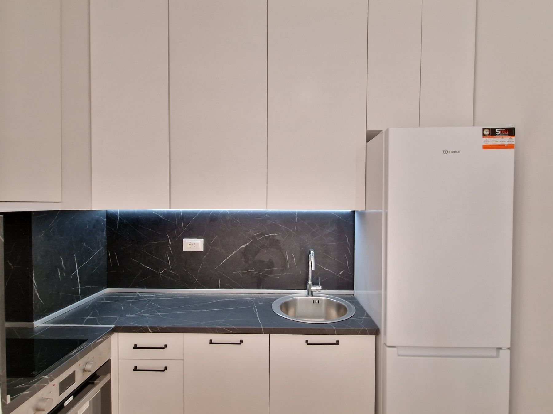 Moderno opremljen dvosoban stan 48m2 u novoj stambenoj zgradi sa fantastičnim pogledom na more,Becici (NA DUZI PERIOD,DOSTUPAN OD 01.09) - Amfora Real Estate